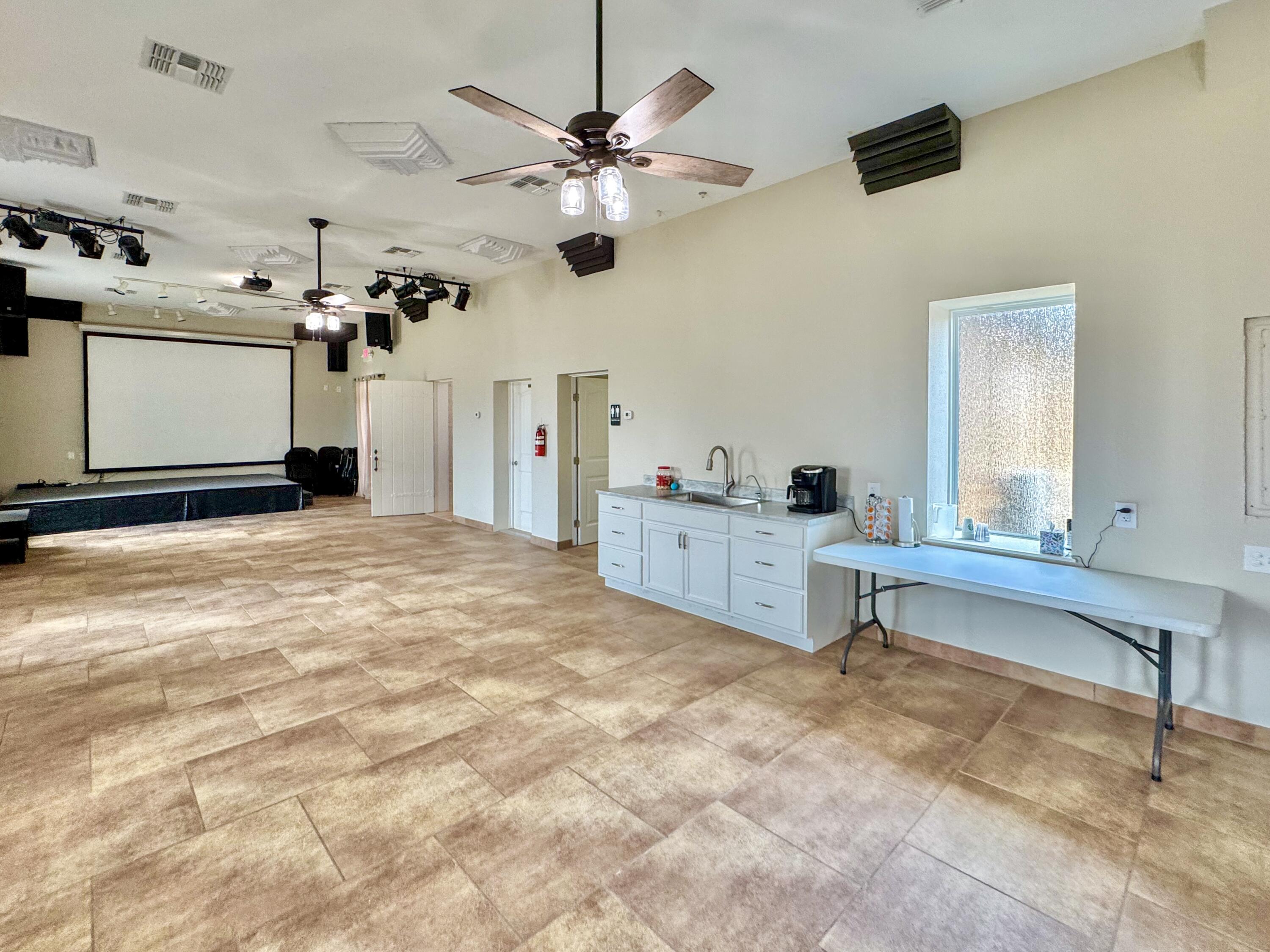 1103 S Oakes Street Property Photo 33