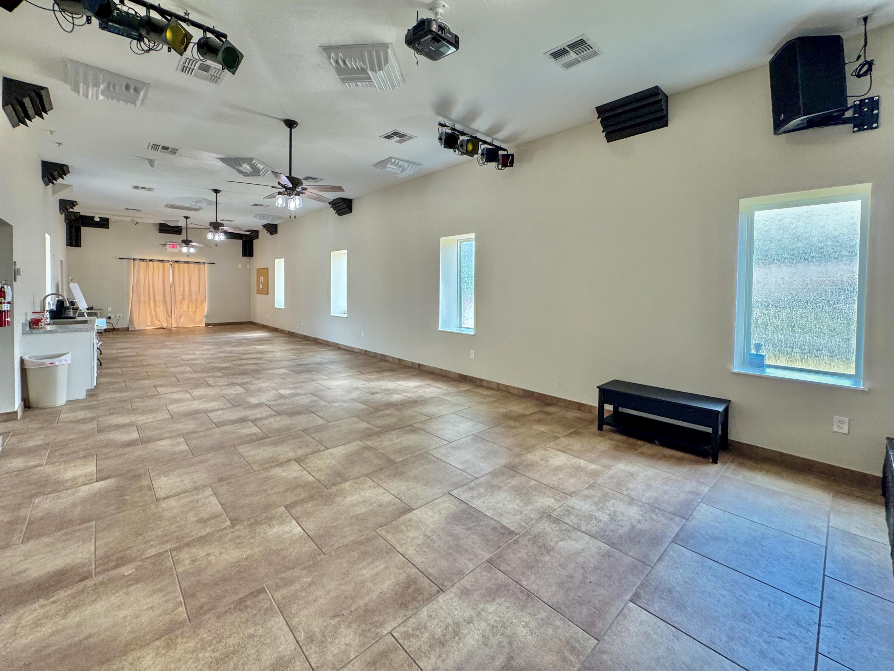 1103 S Oakes Street Property Photo 35