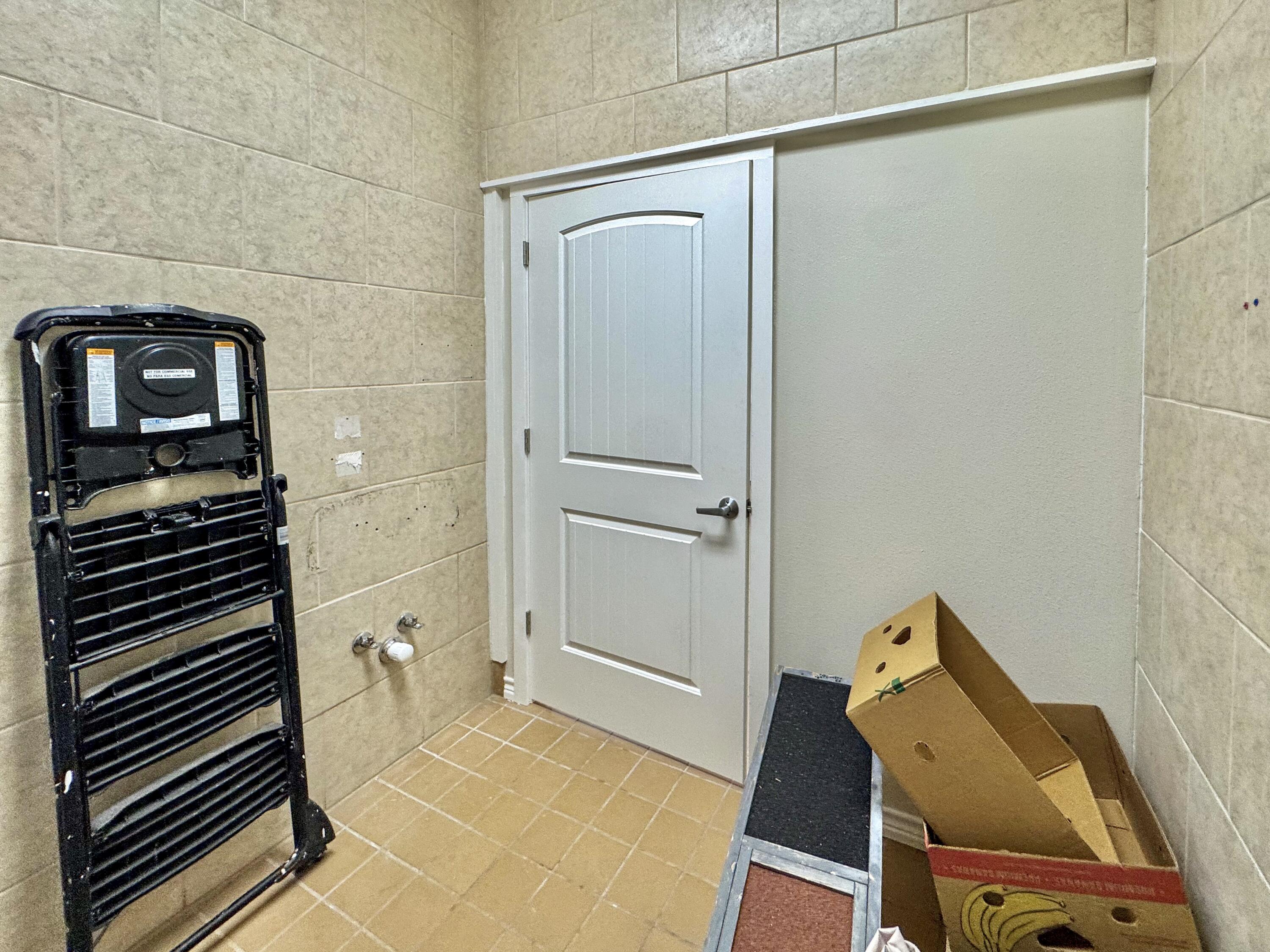 1103 S Oakes Street Property Photo 36