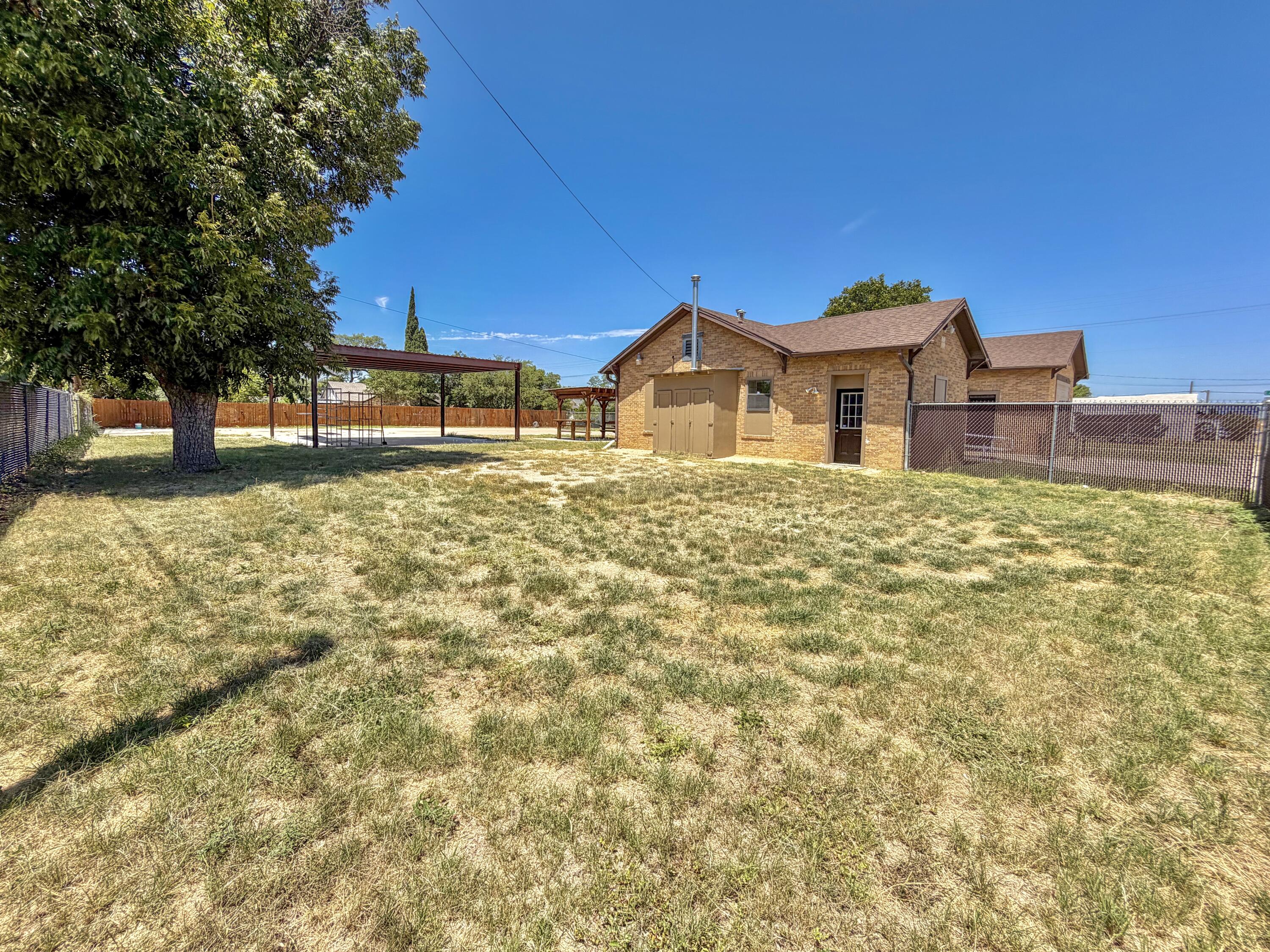 1103 S Oakes Street Property Photo 39