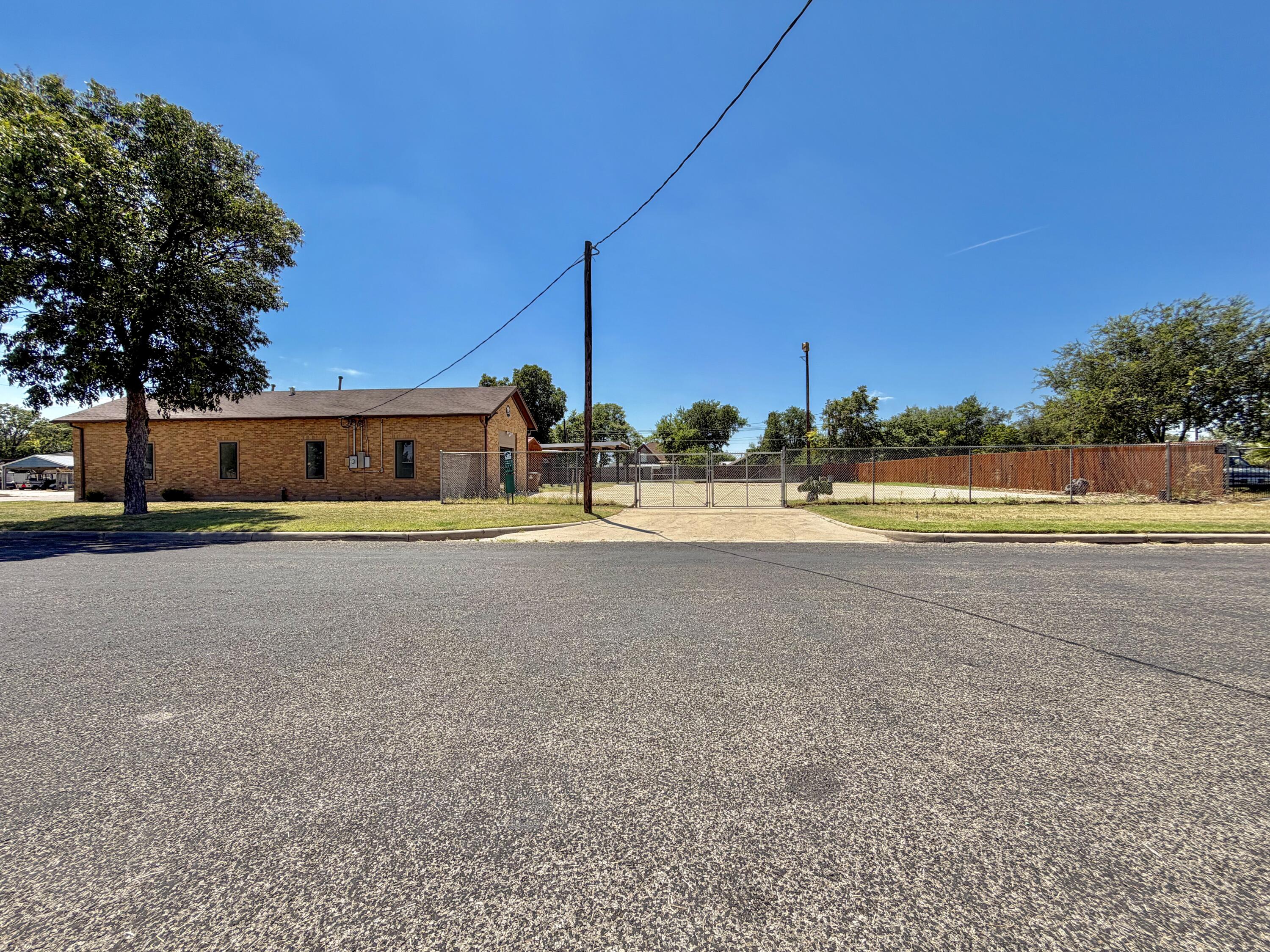 1103 S Oakes Street Property Photo 44