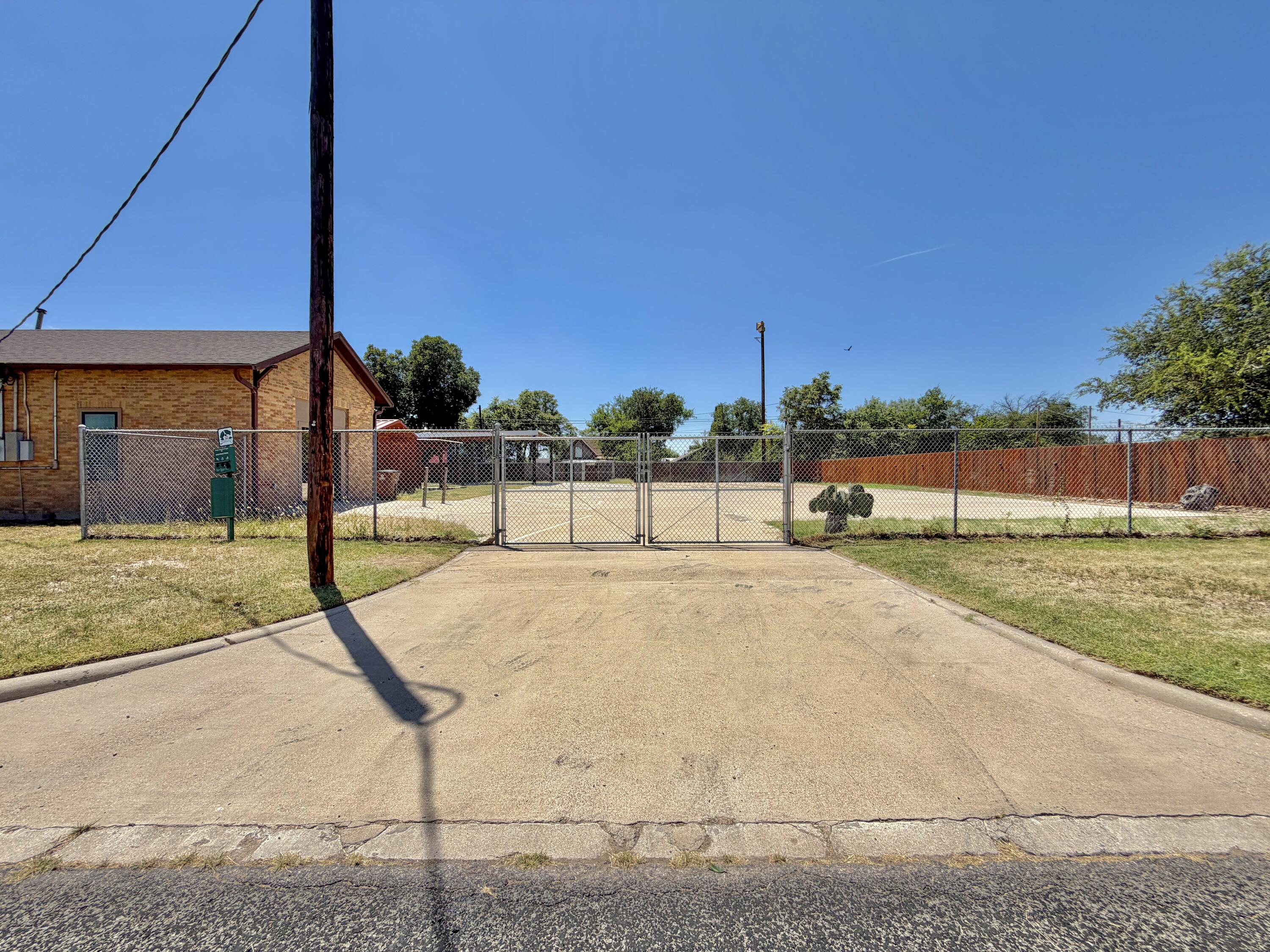 1103 S Oakes Street Property Photo 46
