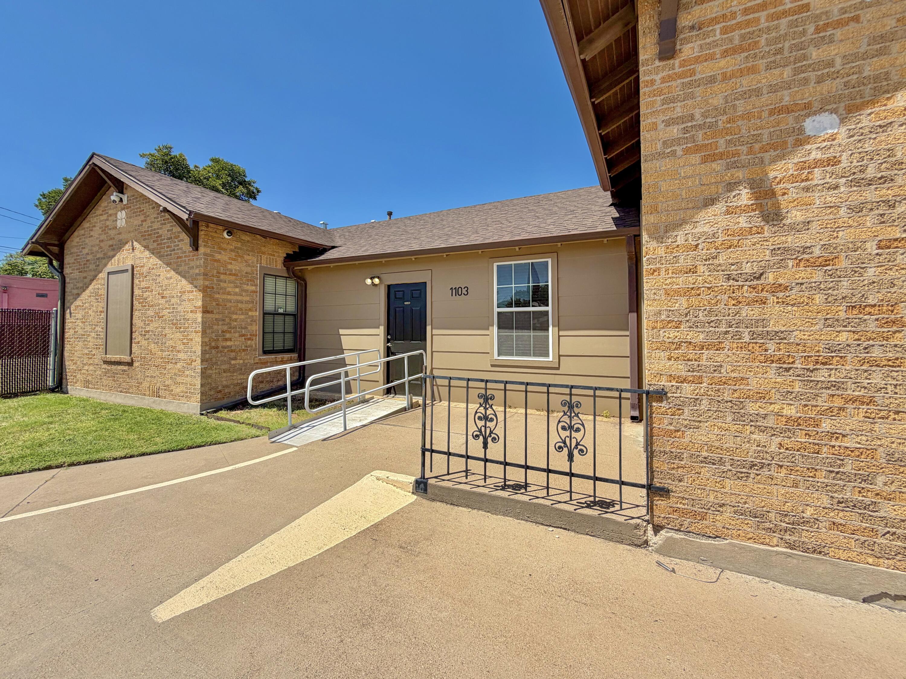 1103 S Oakes Street Property Photo 48