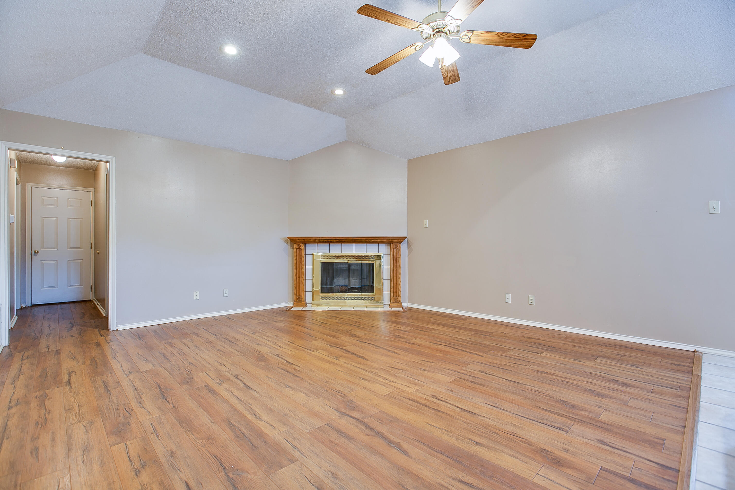 4418 Southland Boulevard Property Photo 11
