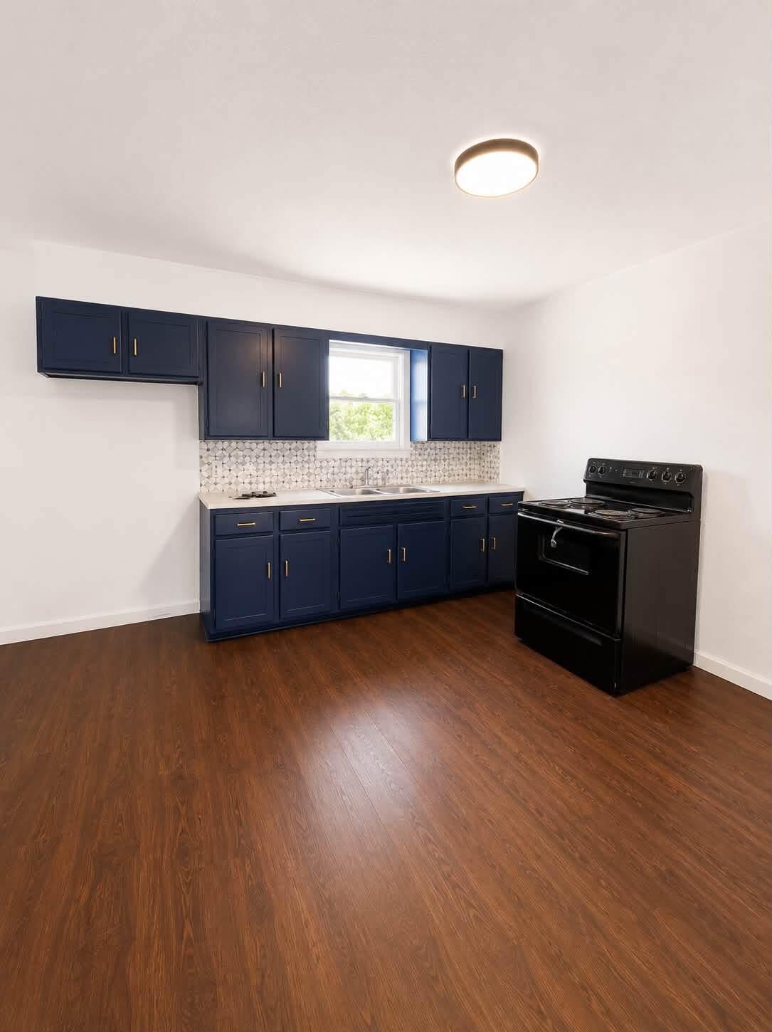 312 E 41st Street Property Photo 3
