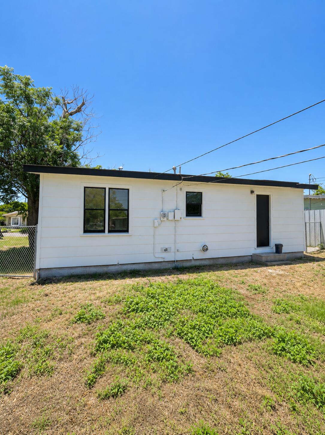 312 E 41st Street Property Photo 9