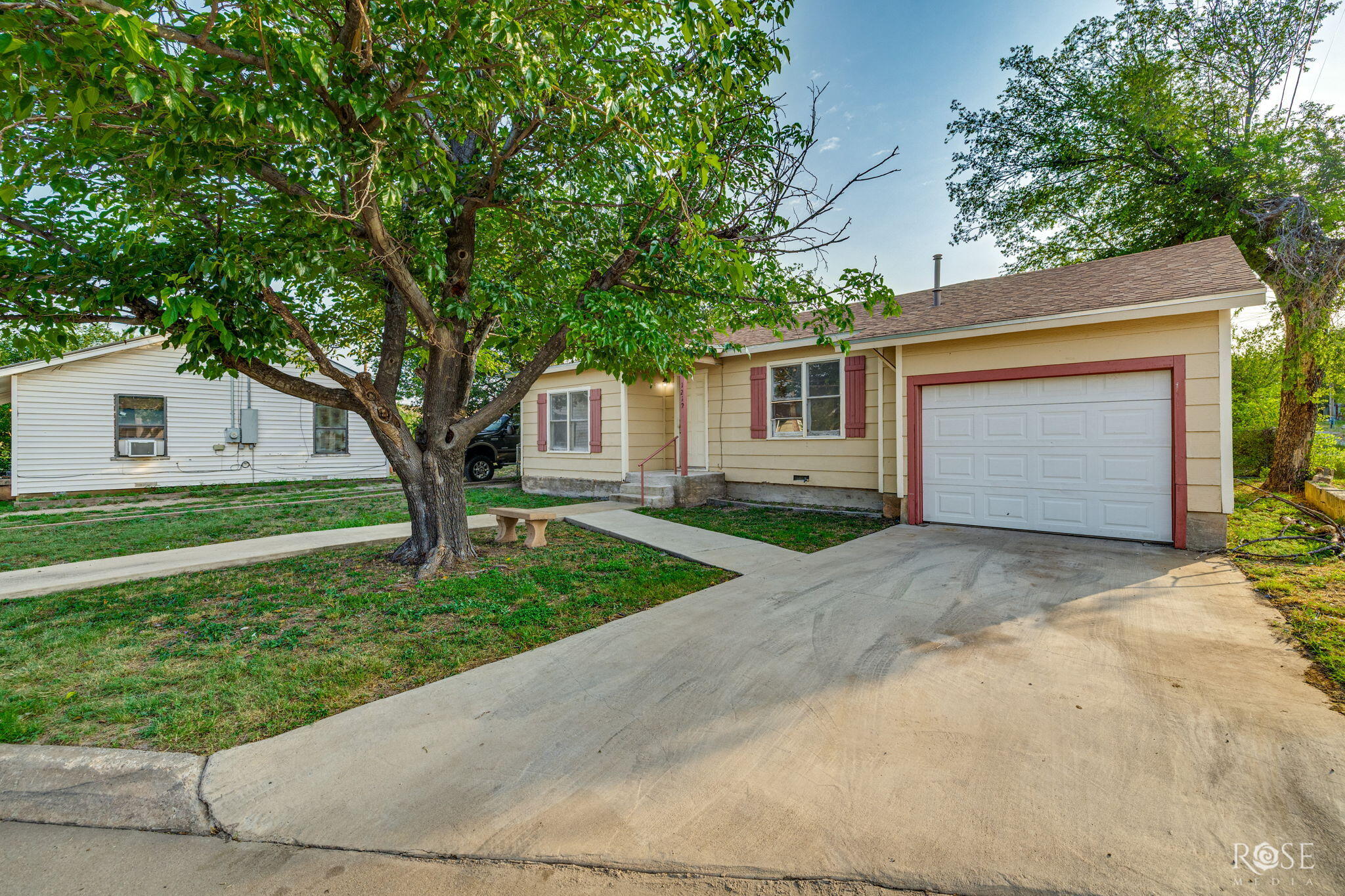 1212 N Howard Street Property Photo 3