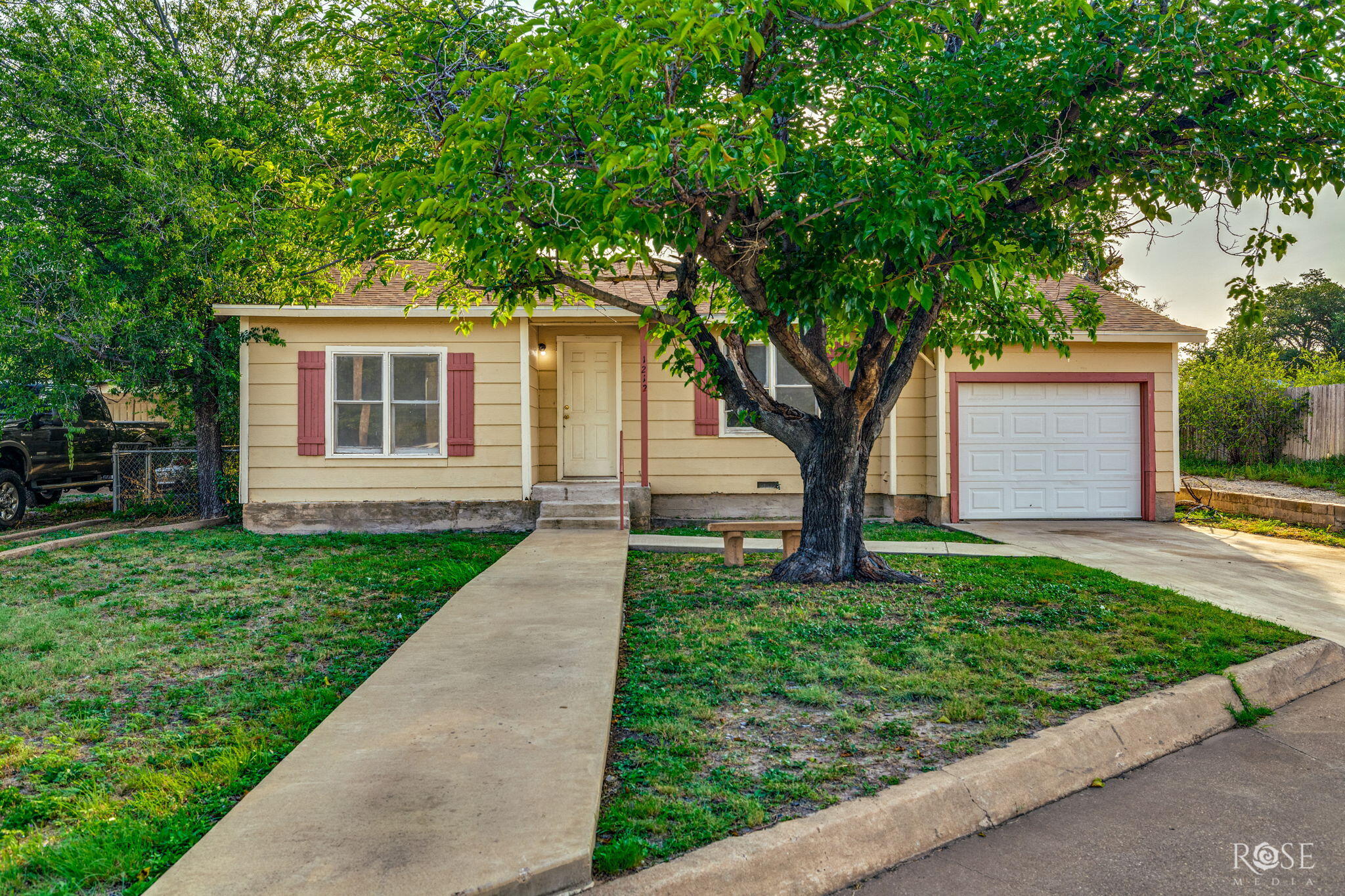 1212 N Howard Street Property Photo 6