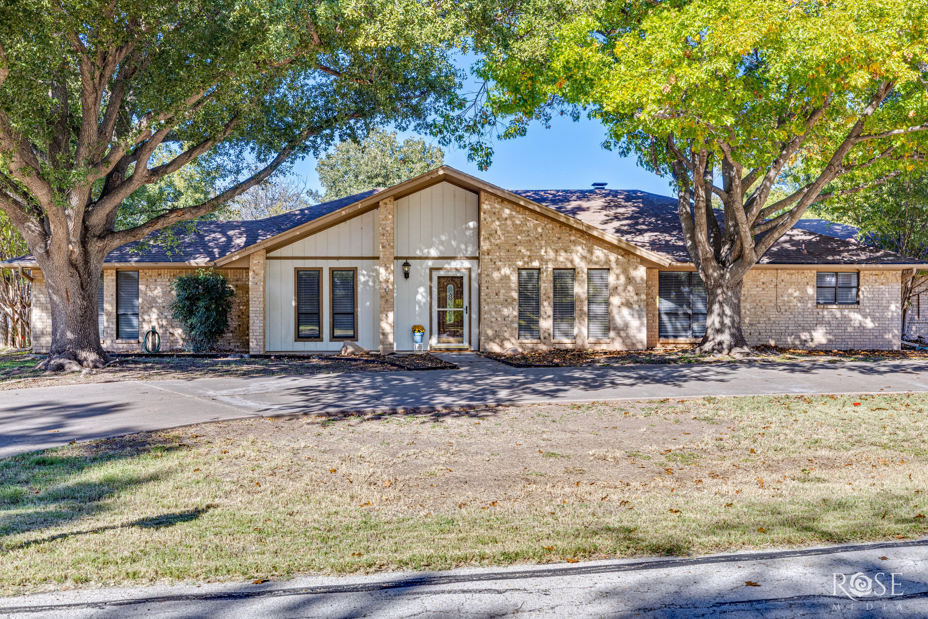 1514 Sun Valley Lane Property Photo 1