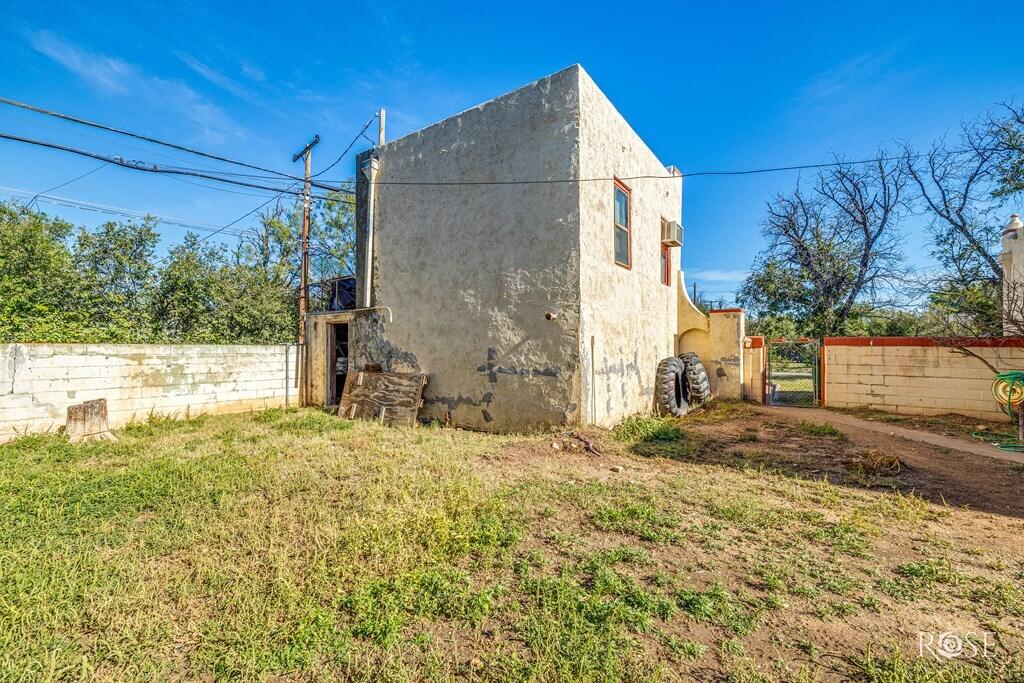 2318 Dallas Street Property Photo 33
