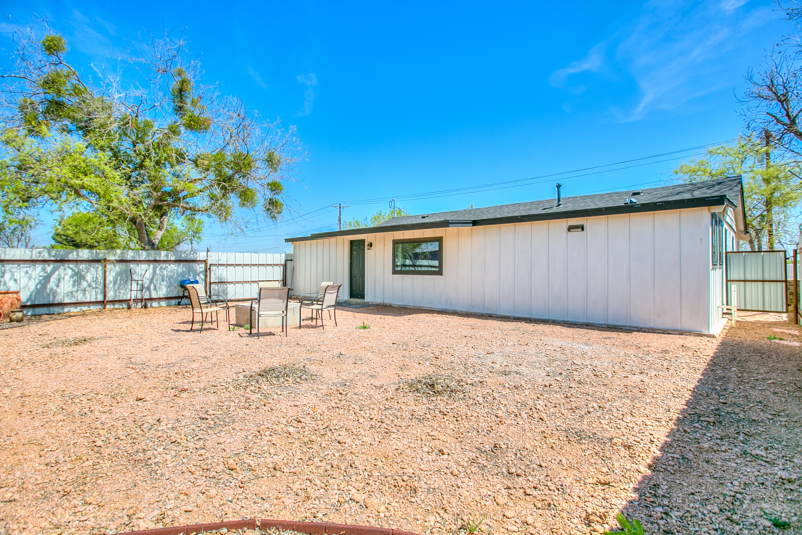 2095 End Street Property Photo 22