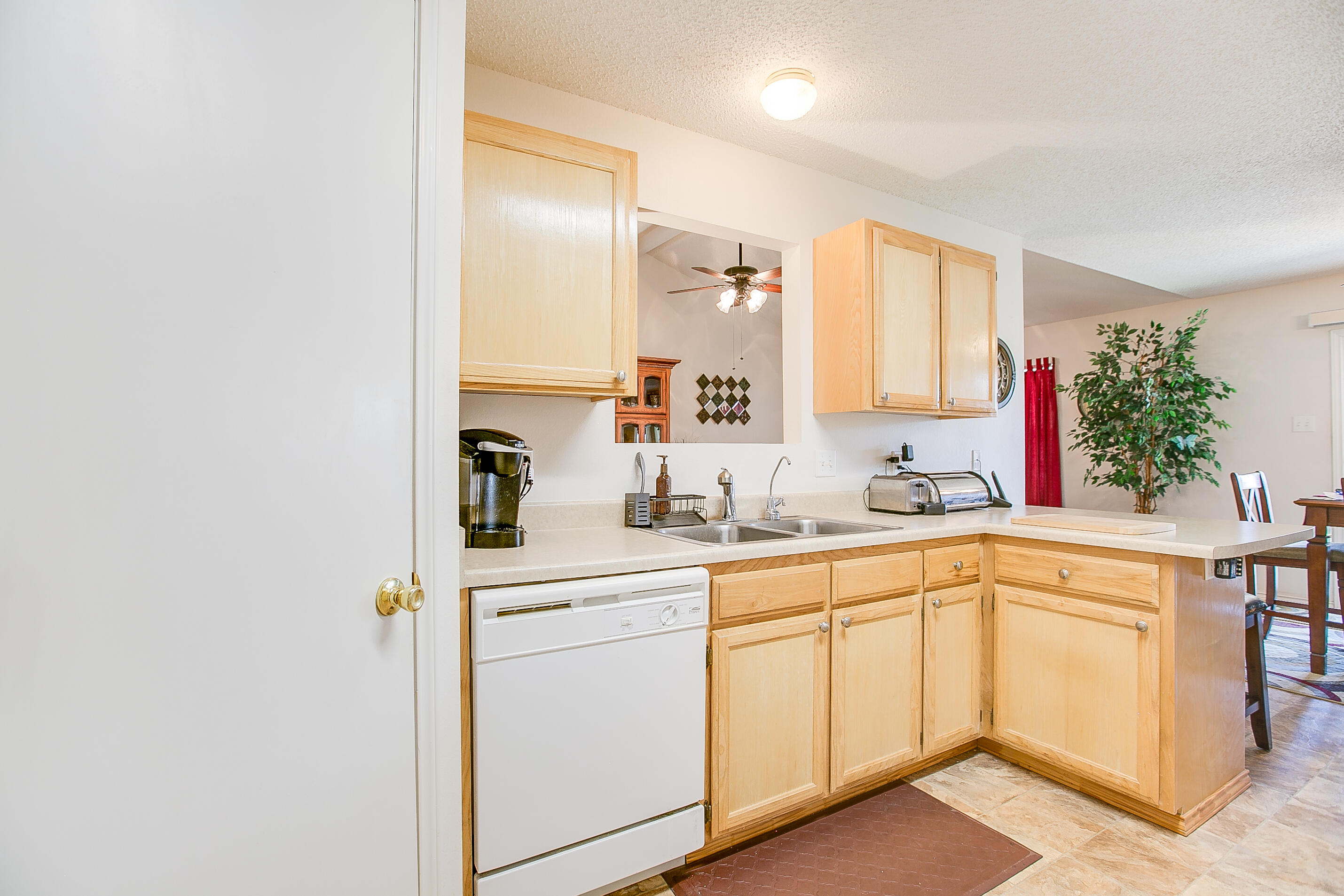 1207 Wallace Lane Property Photo 4