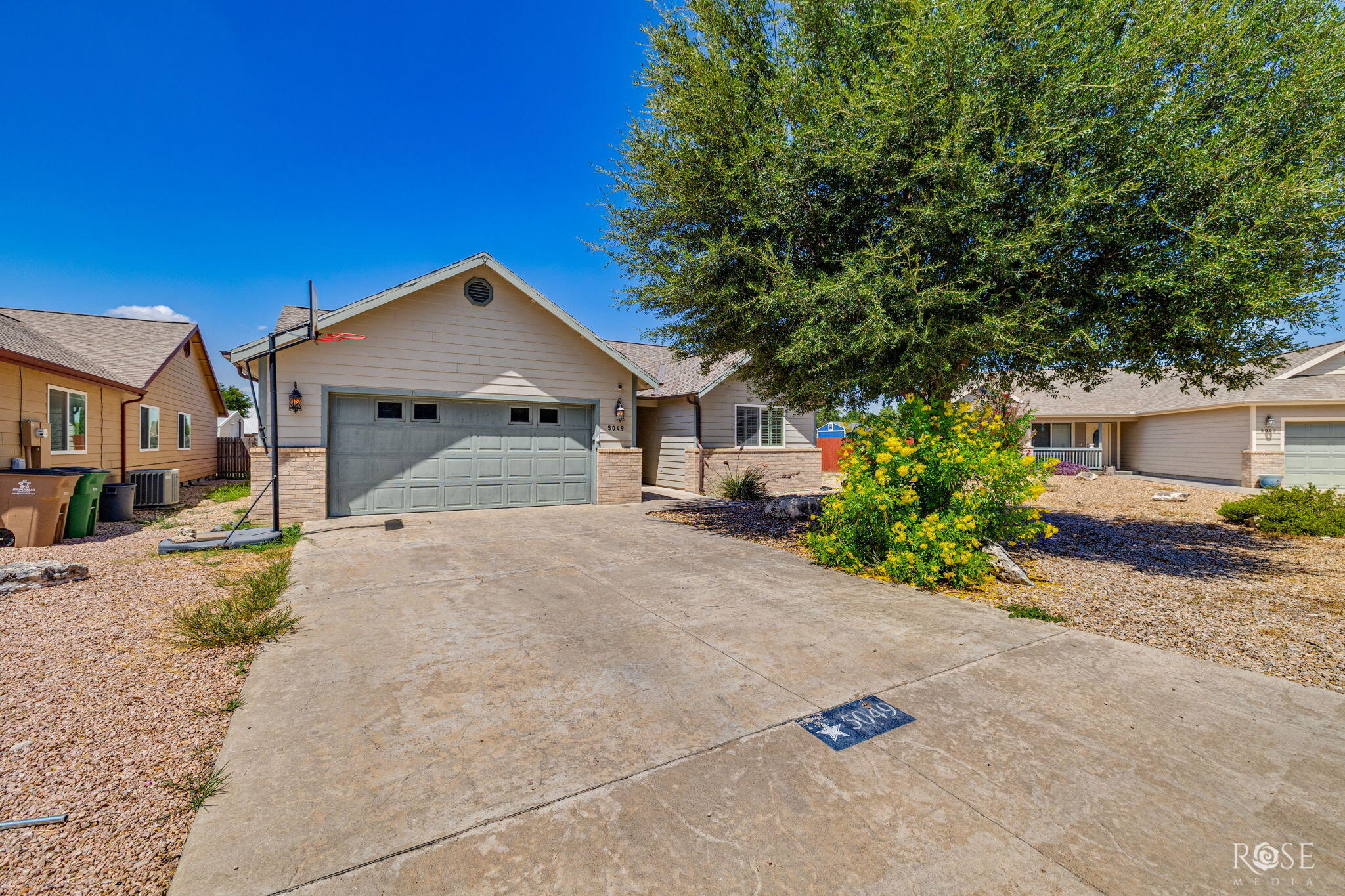 5049 Windwood Drive Property Photo 2