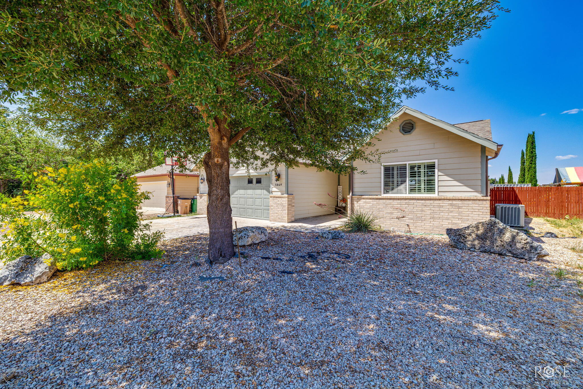 5049 Windwood Drive Property Photo 3
