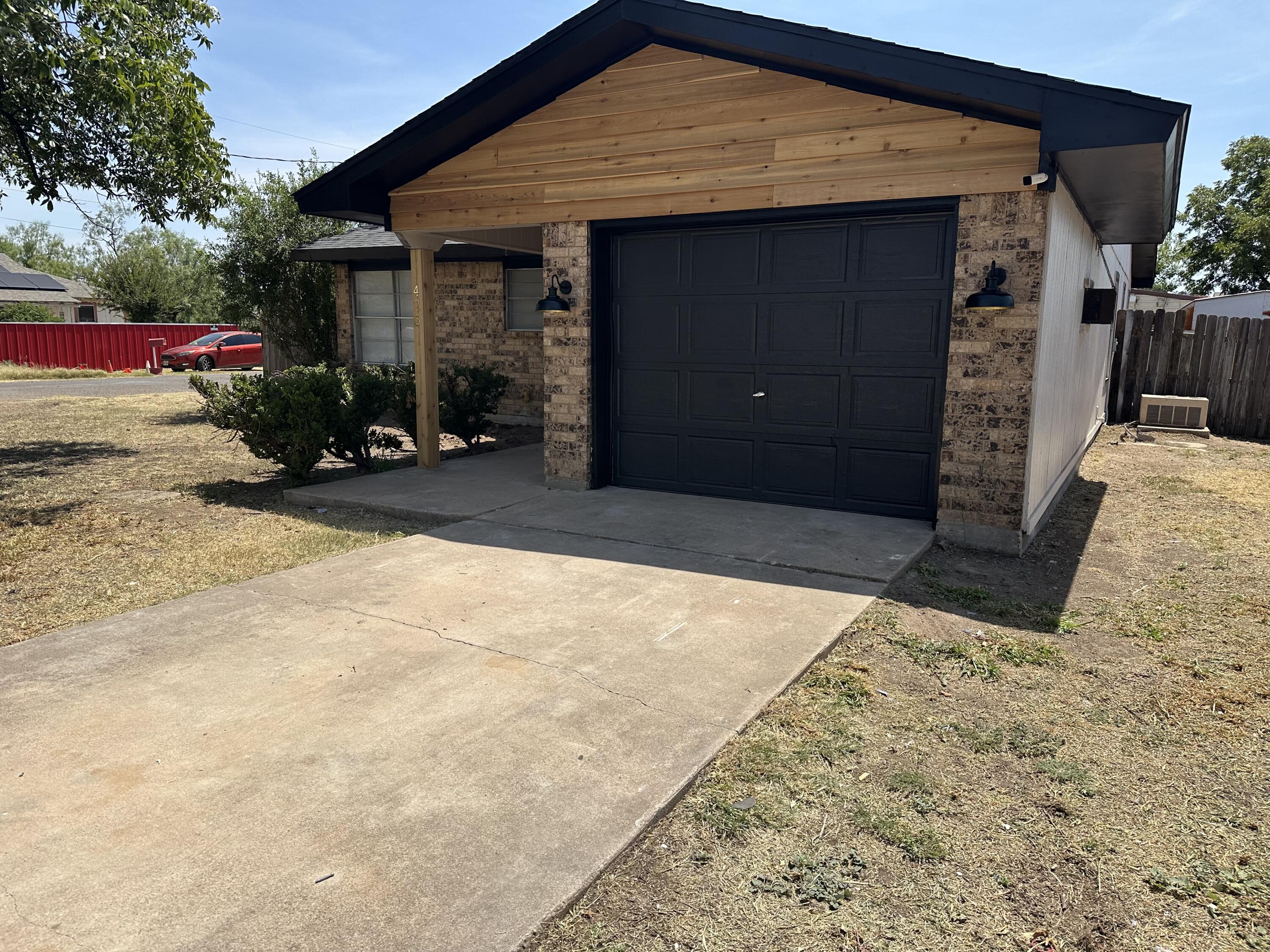 425 E 32nd Street Property Photo 1