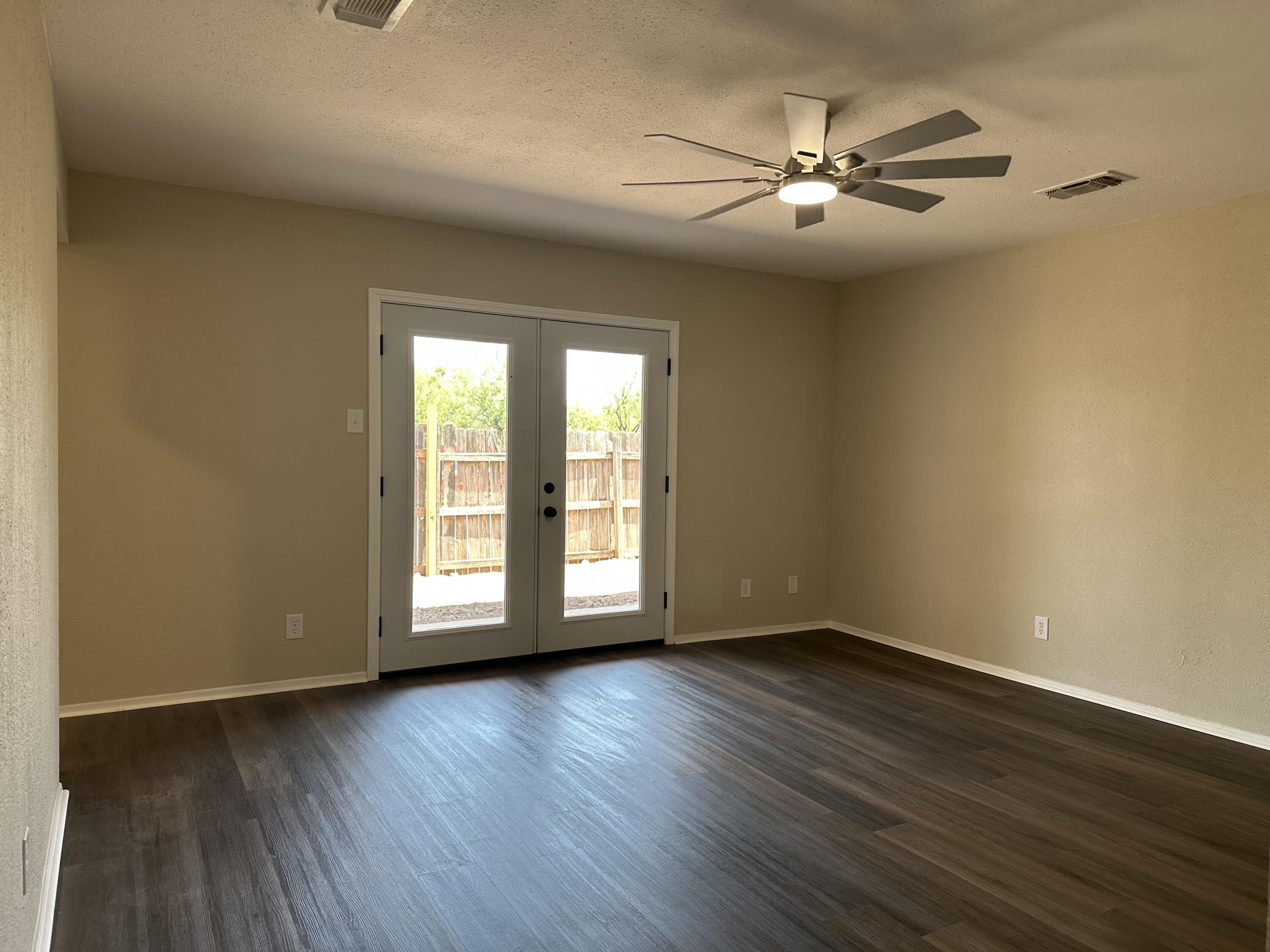 425 E 32nd Street Property Photo 3