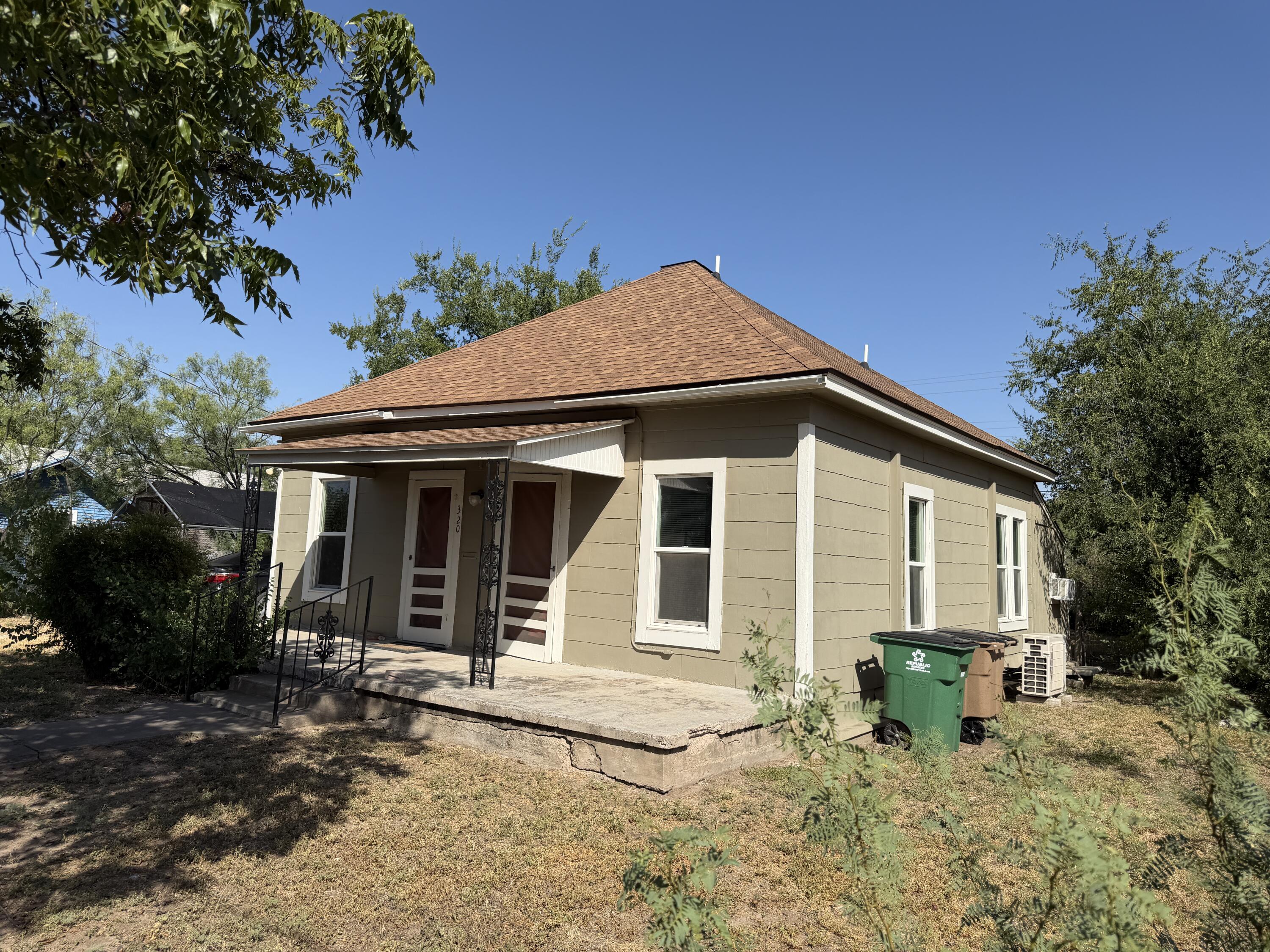 320 E 12th Street Property Photo 1
