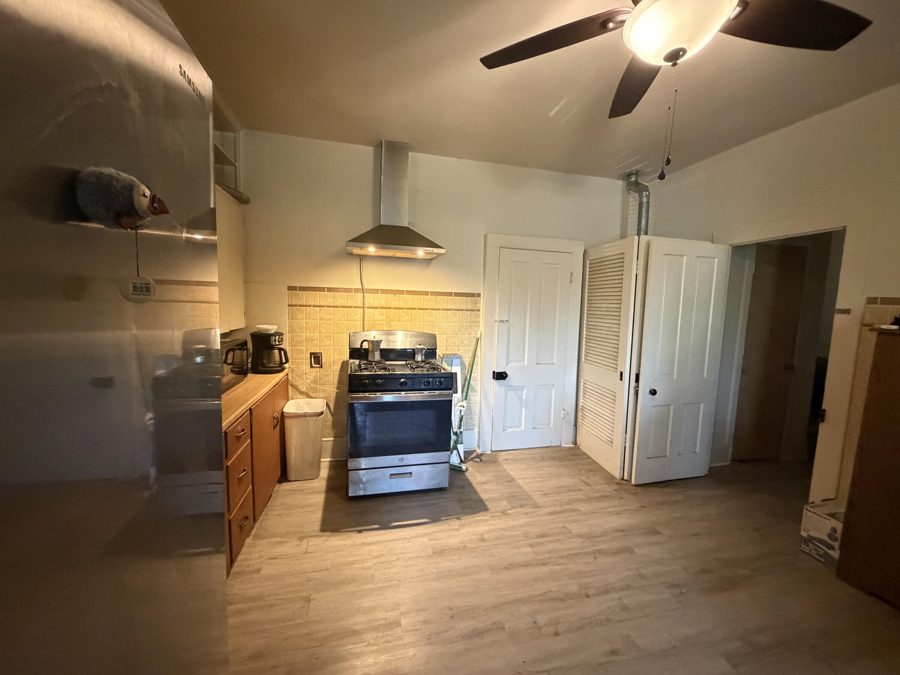 320 E 12th Street Property Photo 11