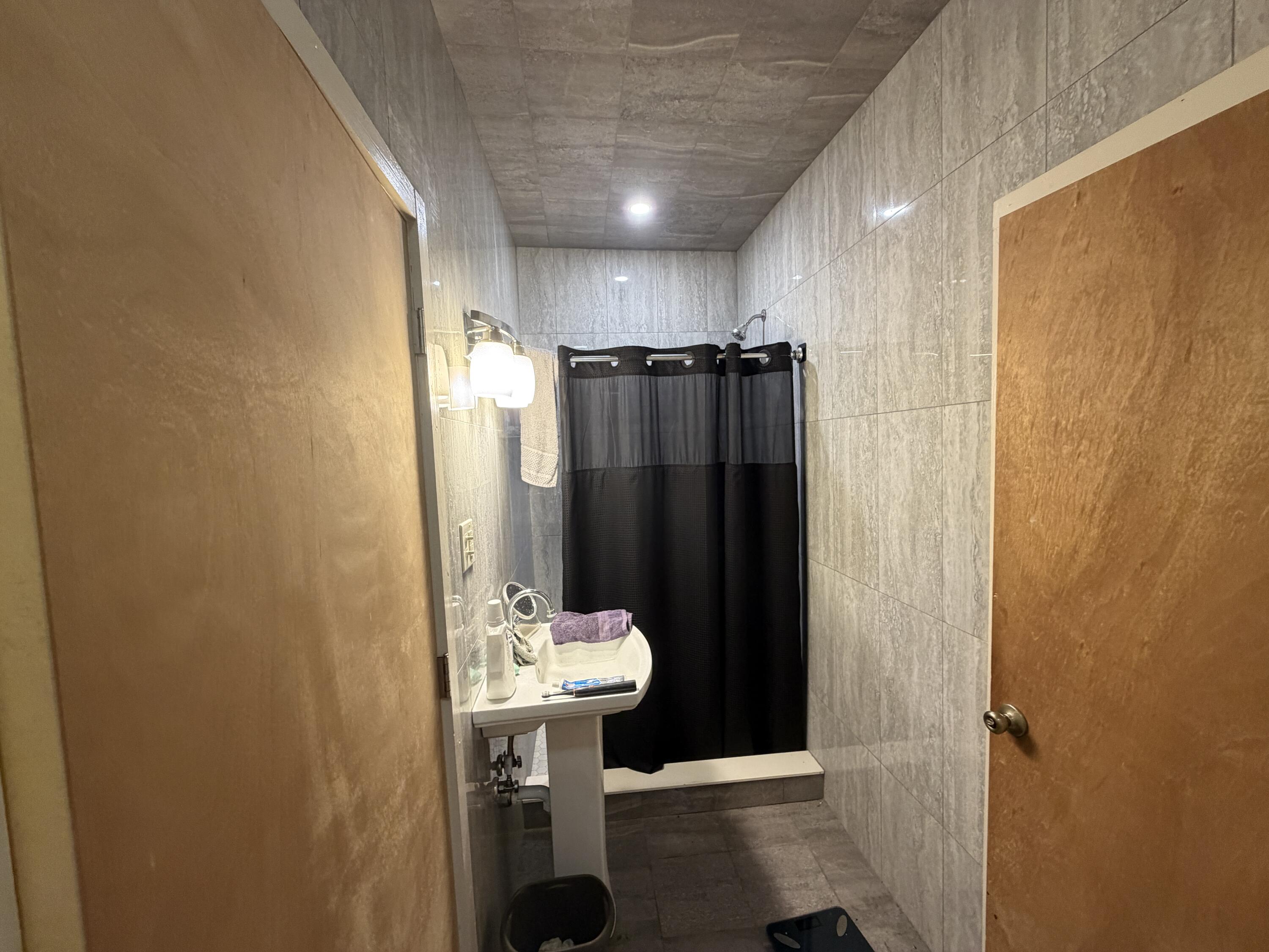 320 E 12th Street Property Photo 12