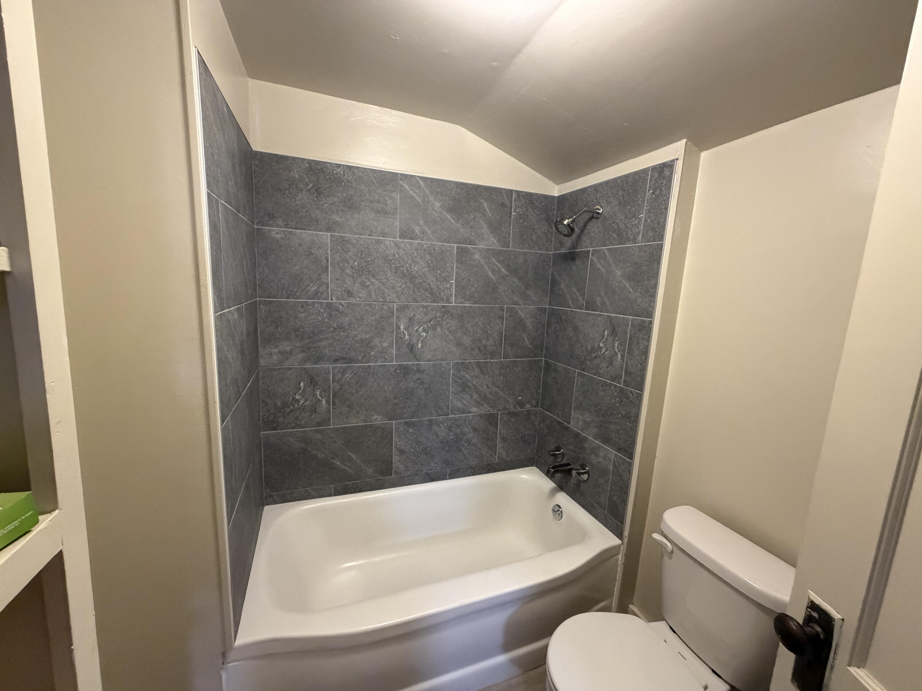 320 E 12th Street Property Photo 21