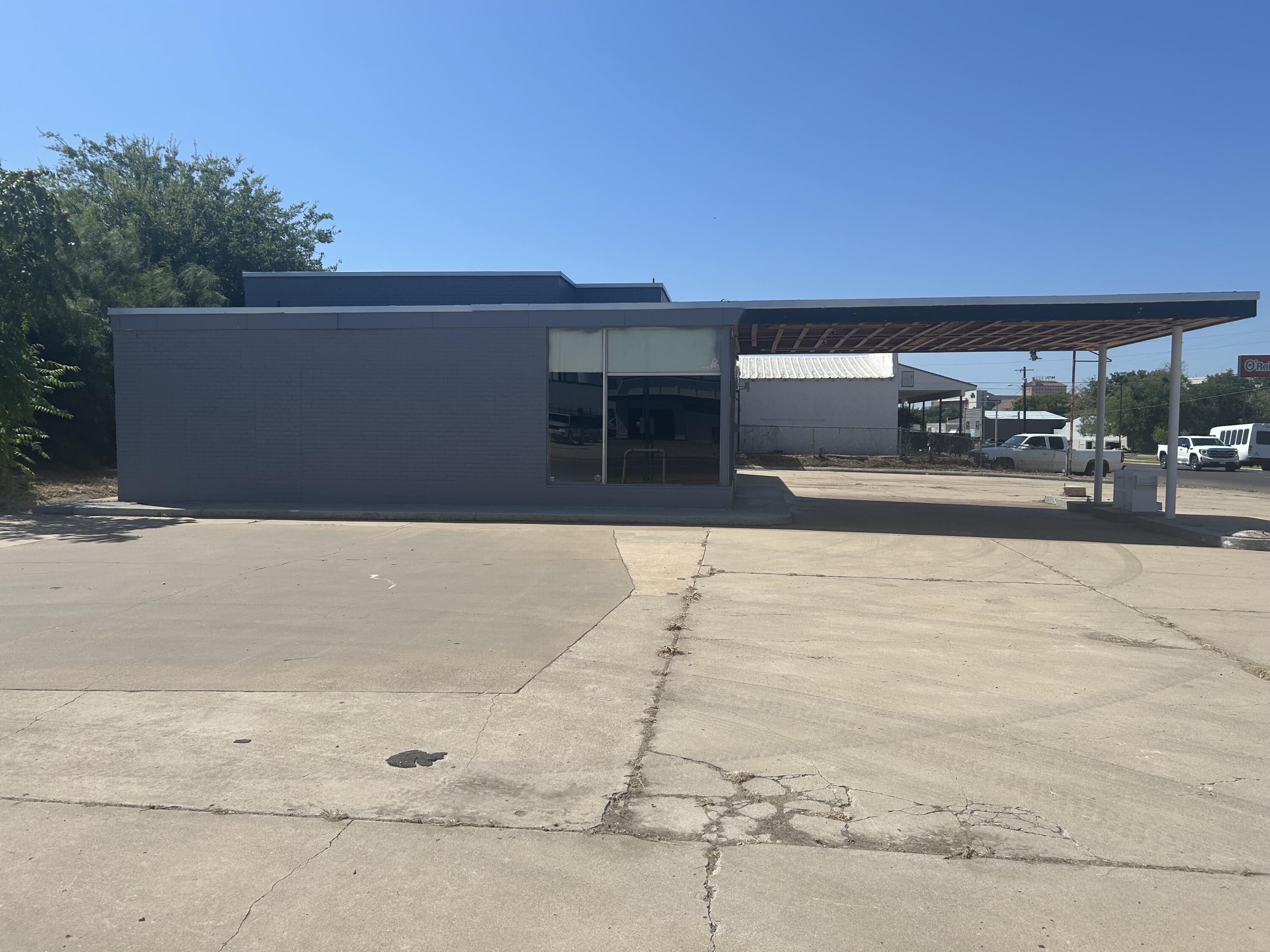 330 N Main Street Property Photo 4
