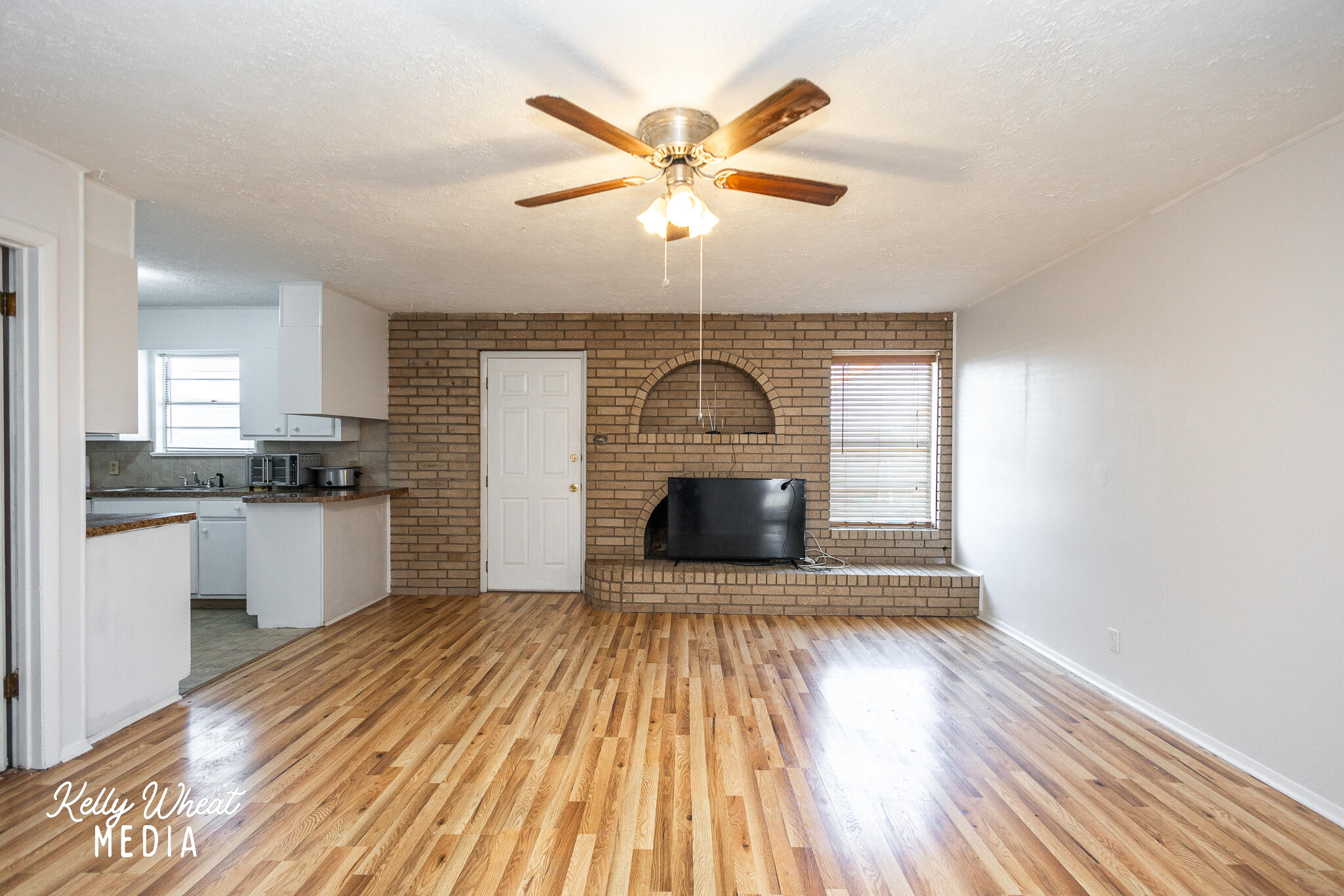 3605 Honeysuckle Lane Property Photo 4