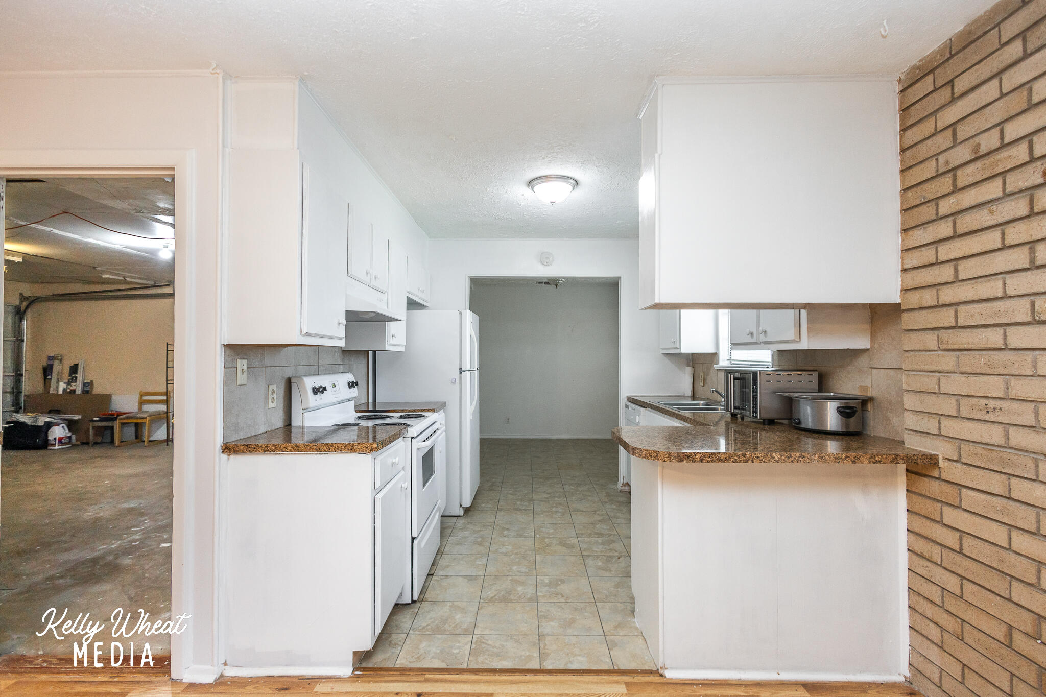 3605 Honeysuckle Lane Property Photo 5