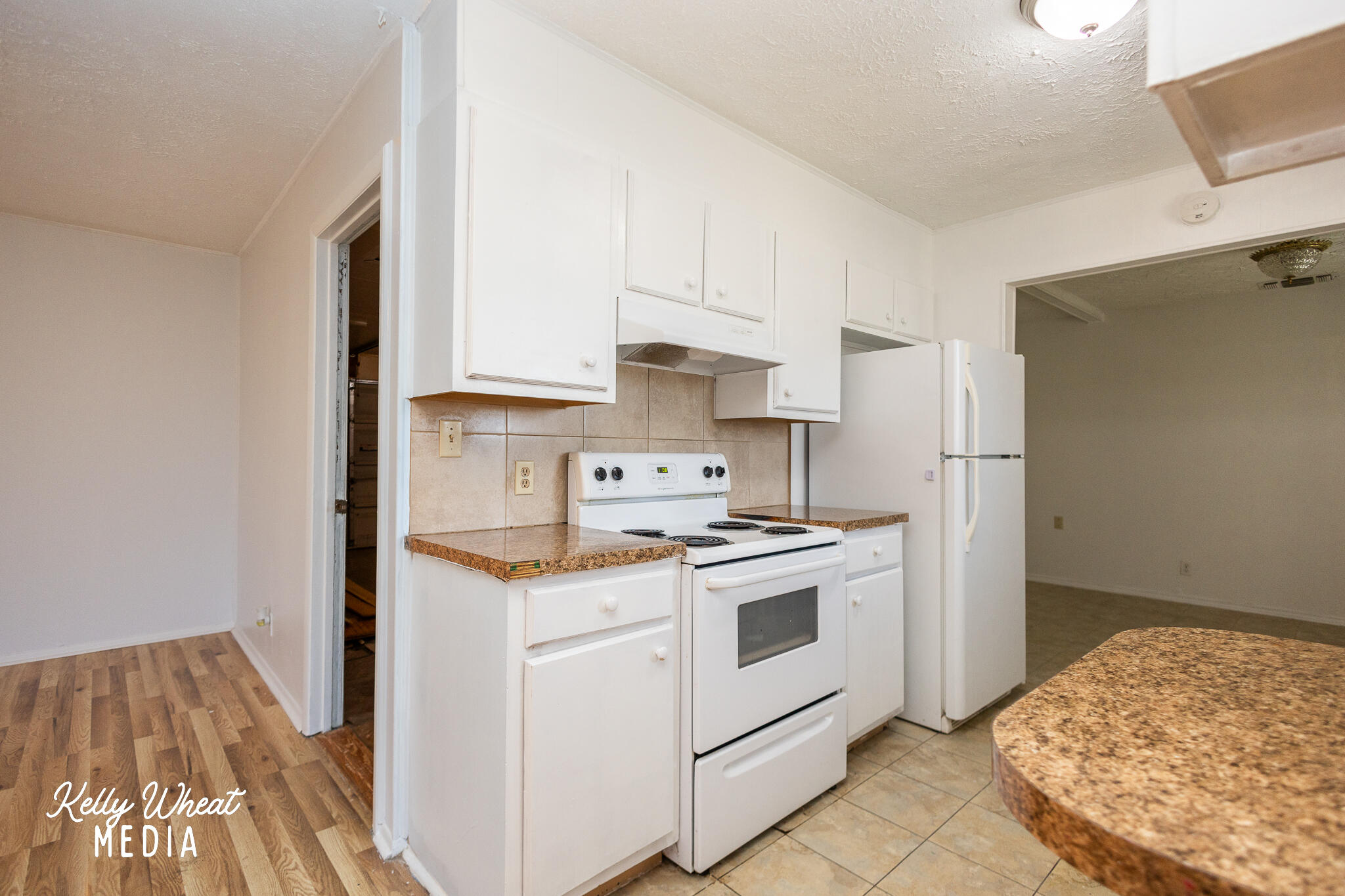 3605 Honeysuckle Lane Property Photo 7