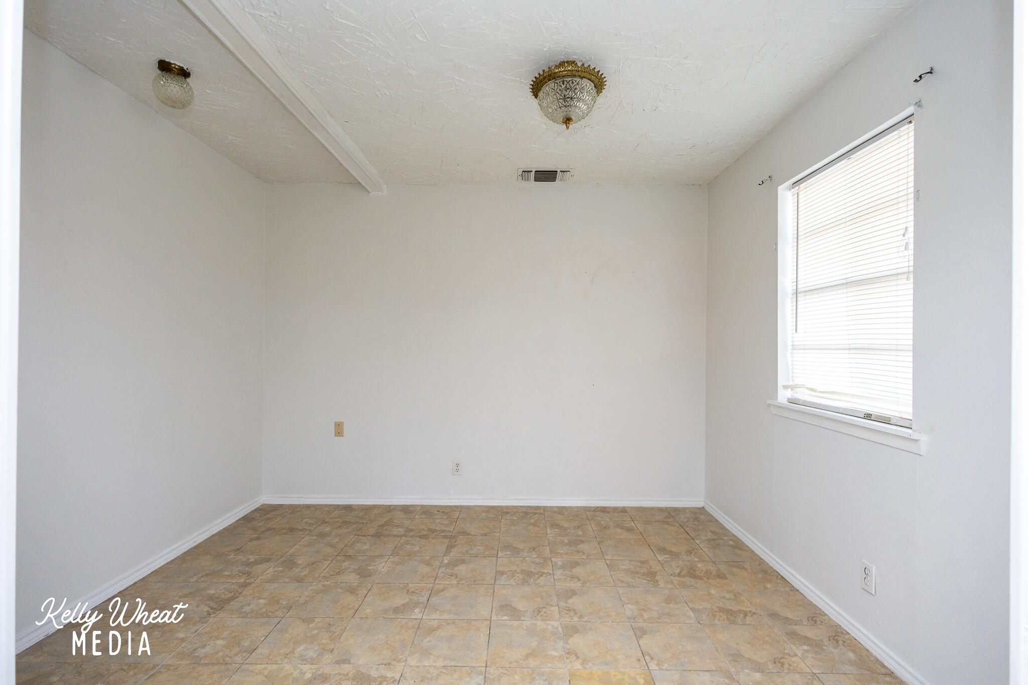 3605 Honeysuckle Lane Property Photo 8