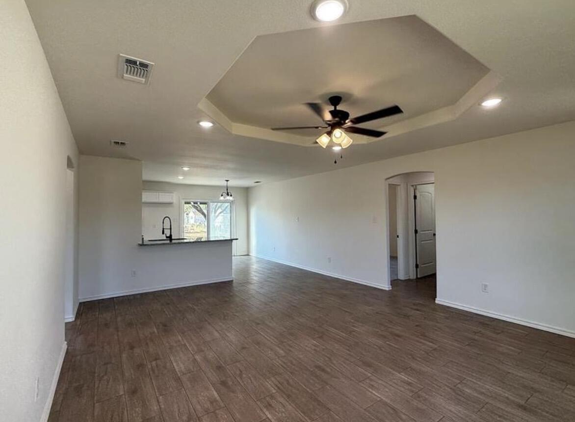 426 W Avenue U Property Photo 3