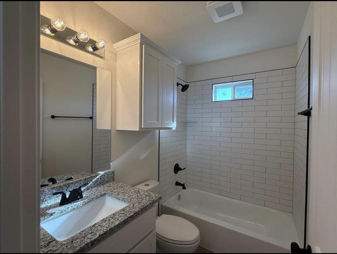 426 W Avenue U Property Photo 8