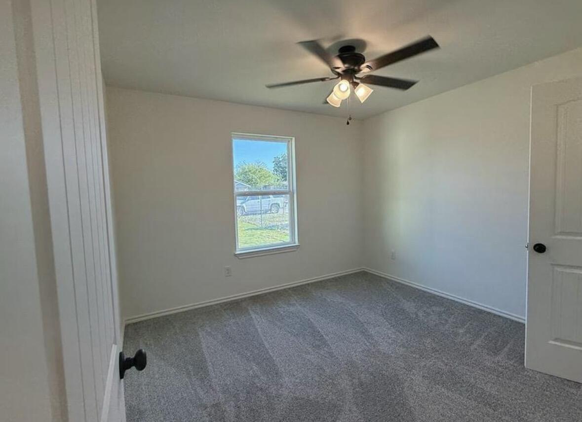 426 W Avenue U Property Photo 9