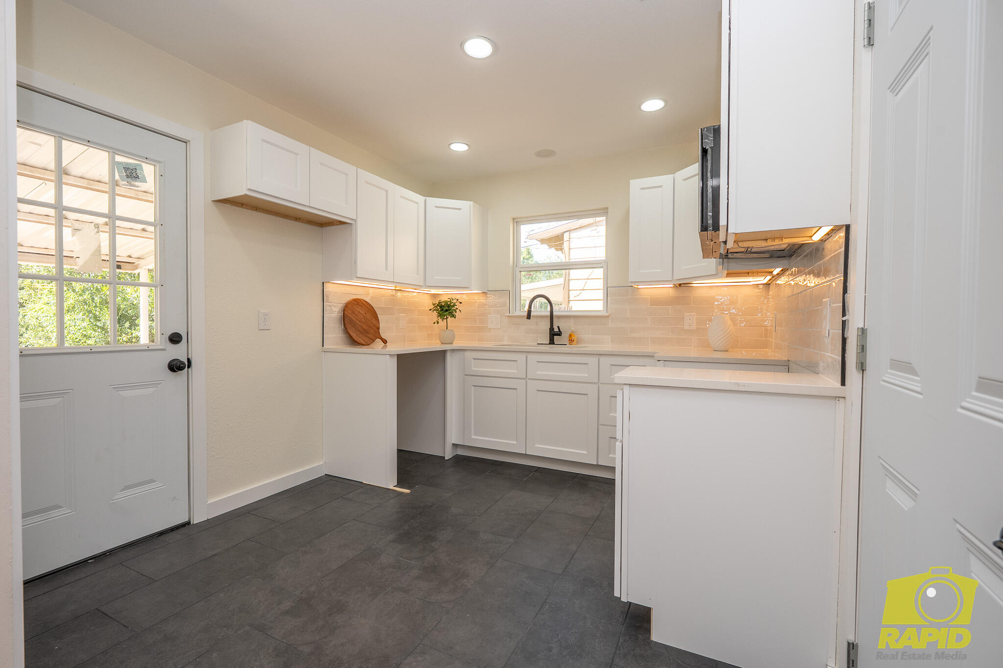 2701 W Beauregard Avenue Property Photo 11