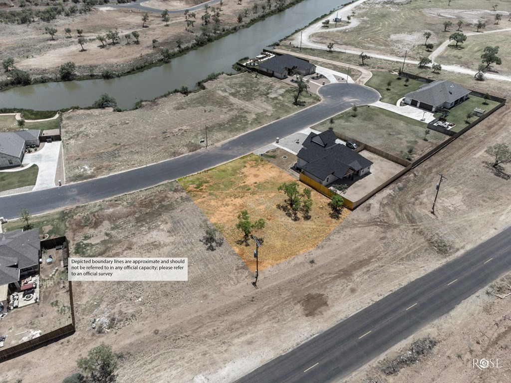2318 Palms Court Property Photo 5