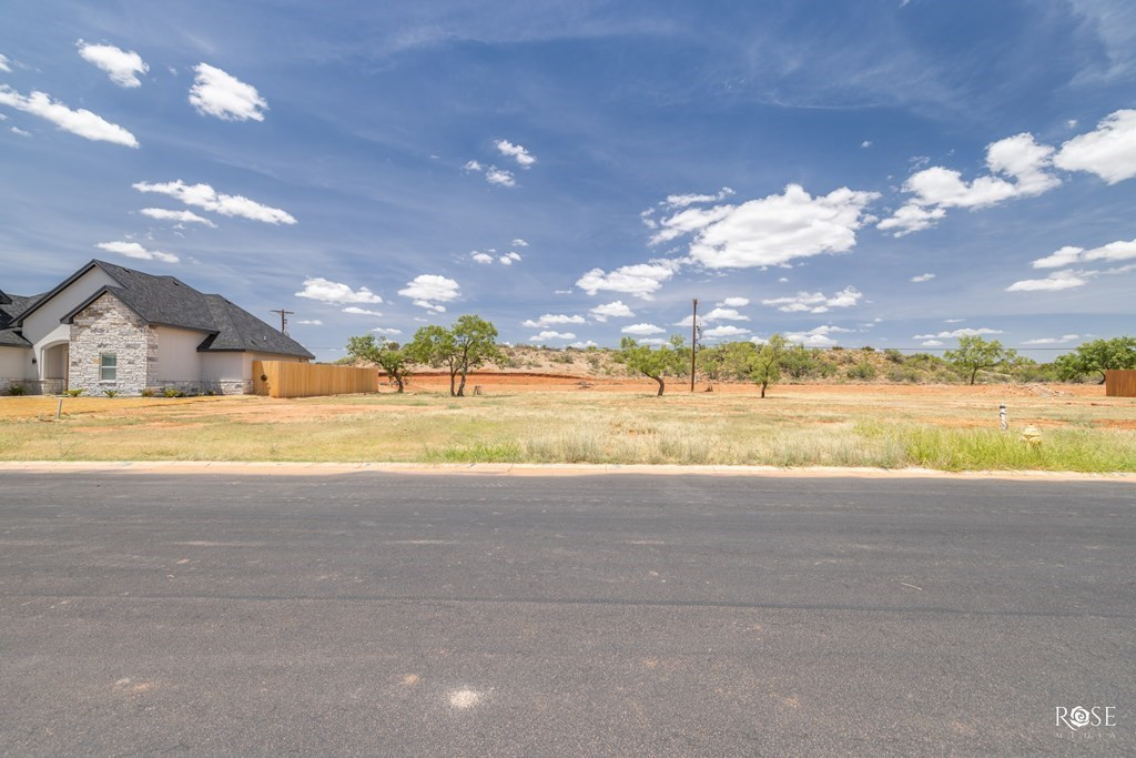 2318 Palms Court Property Photo 11