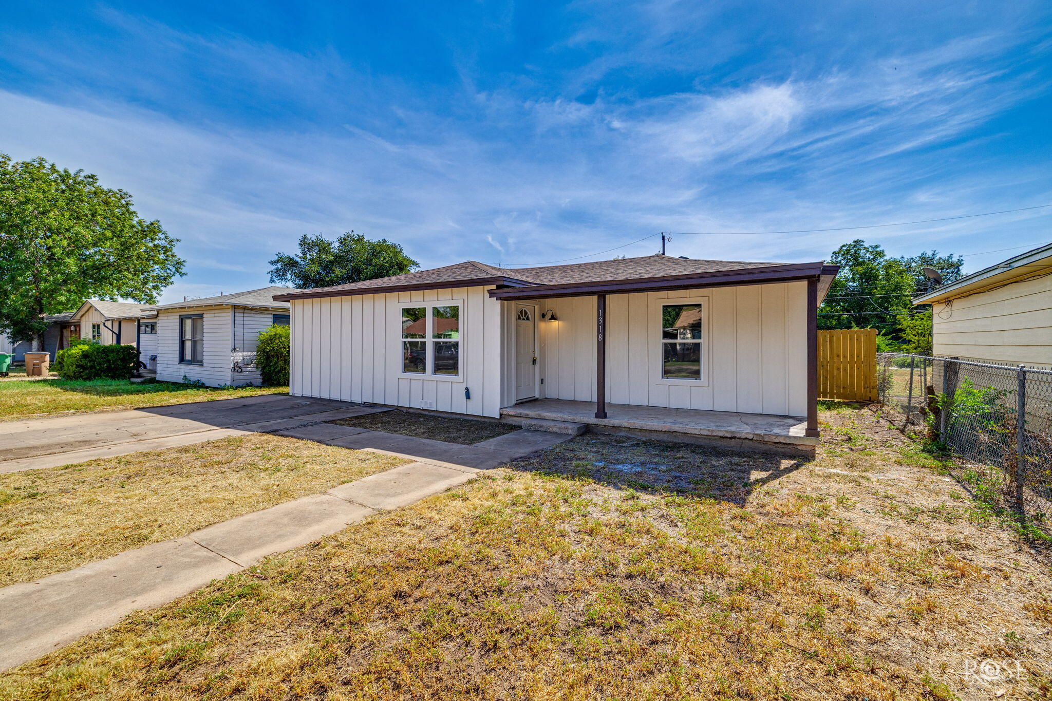 1318 Luna Street Property Photo 1