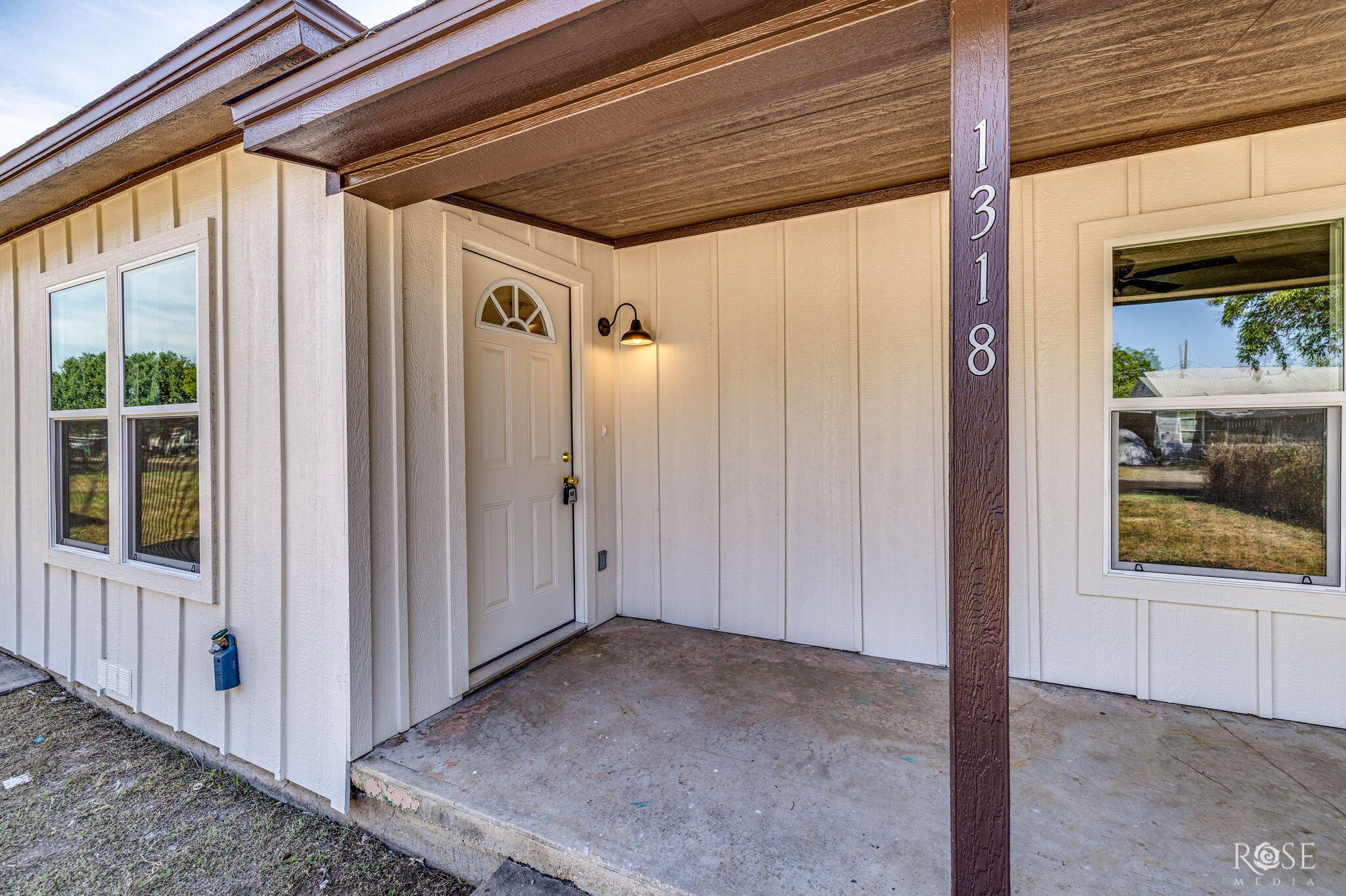 1318 Luna Street Property Photo 3