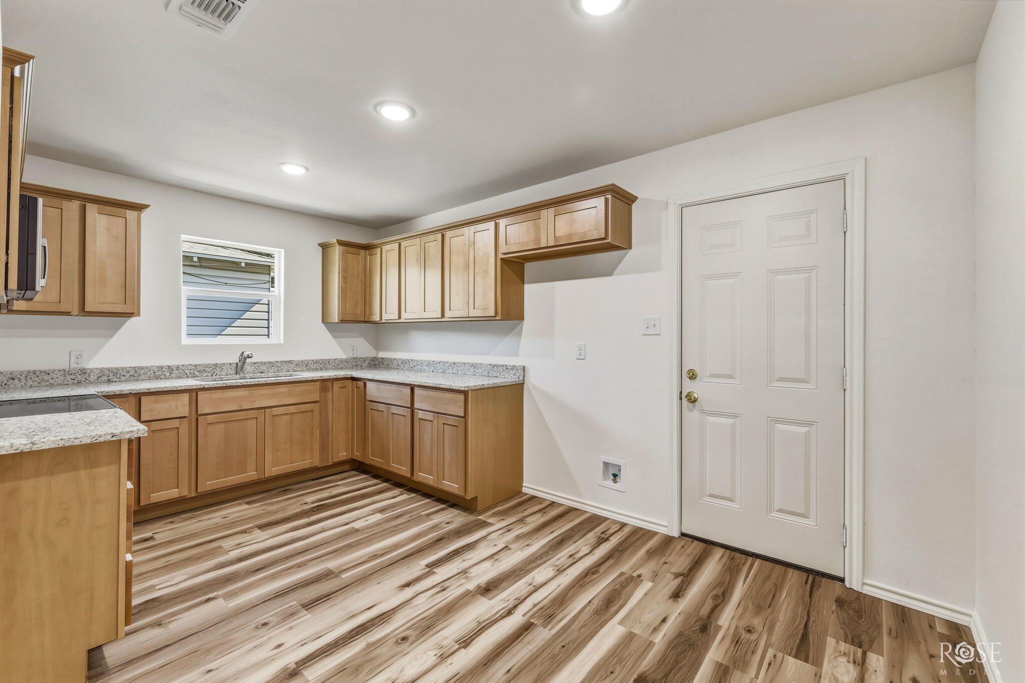 1318 Luna Street Property Photo 6
