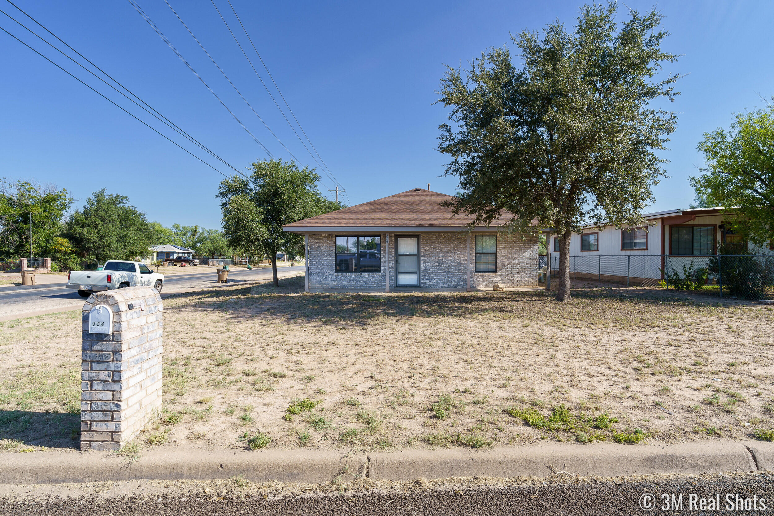 324 W Avenue S Property Photo 1