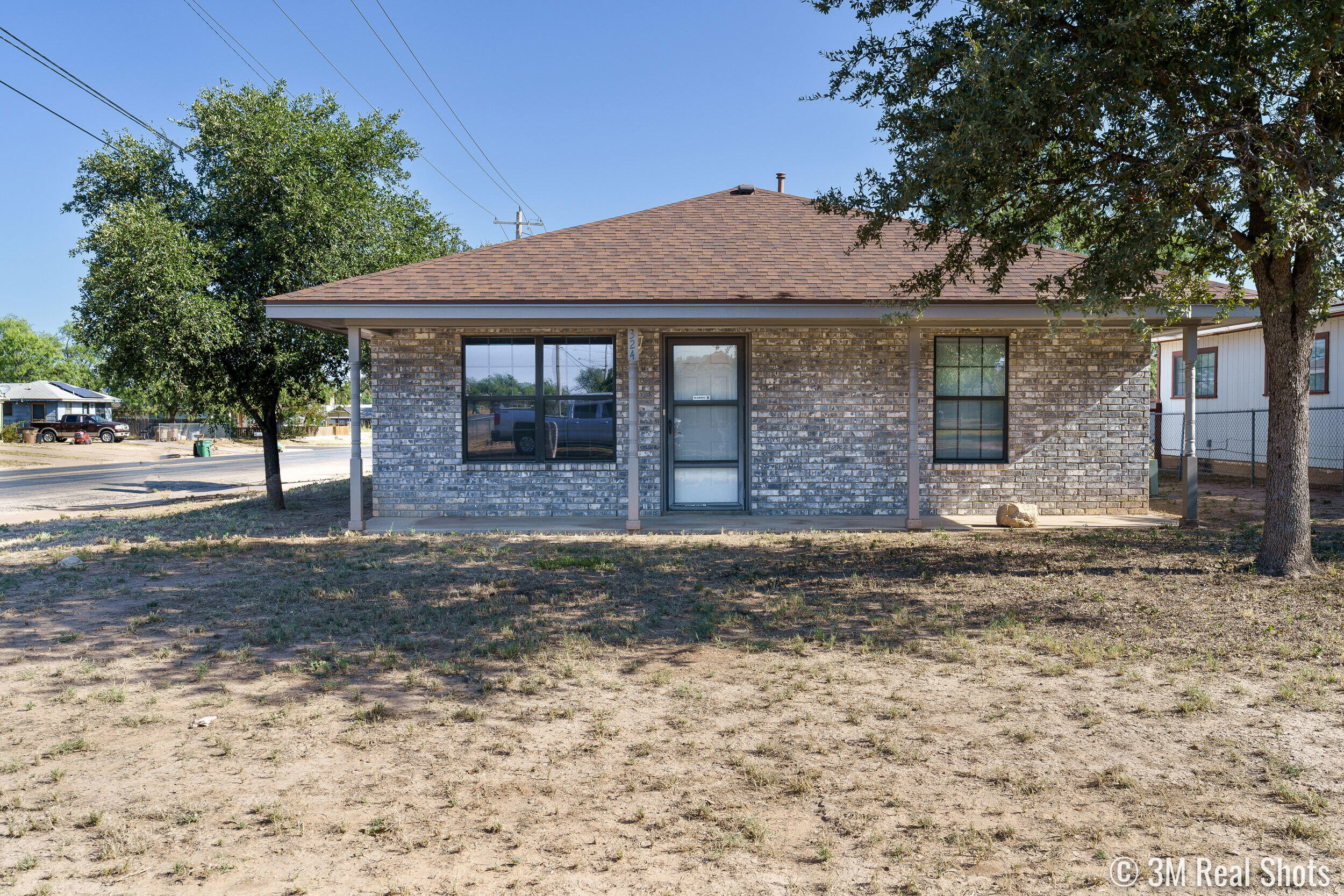 324 W Avenue S Property Photo 2