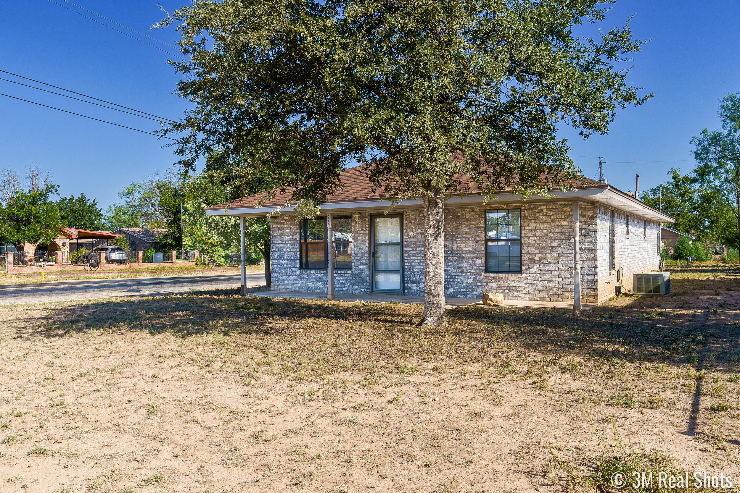 324 W Avenue S Property Photo 3