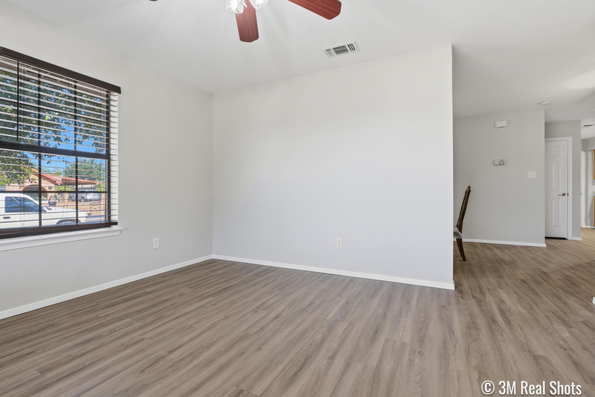 324 W Avenue S Property Photo 5