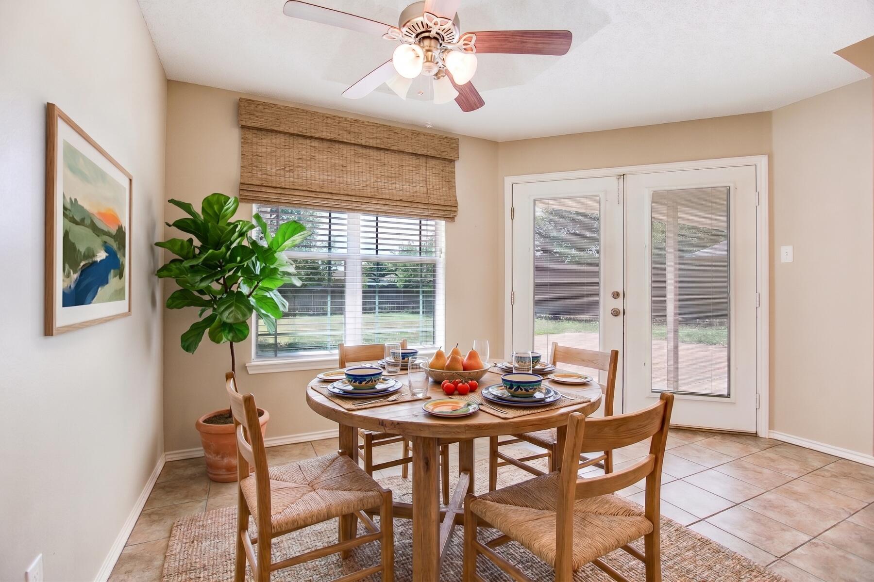 6025 Lyndhurst Drive Property Photo 4