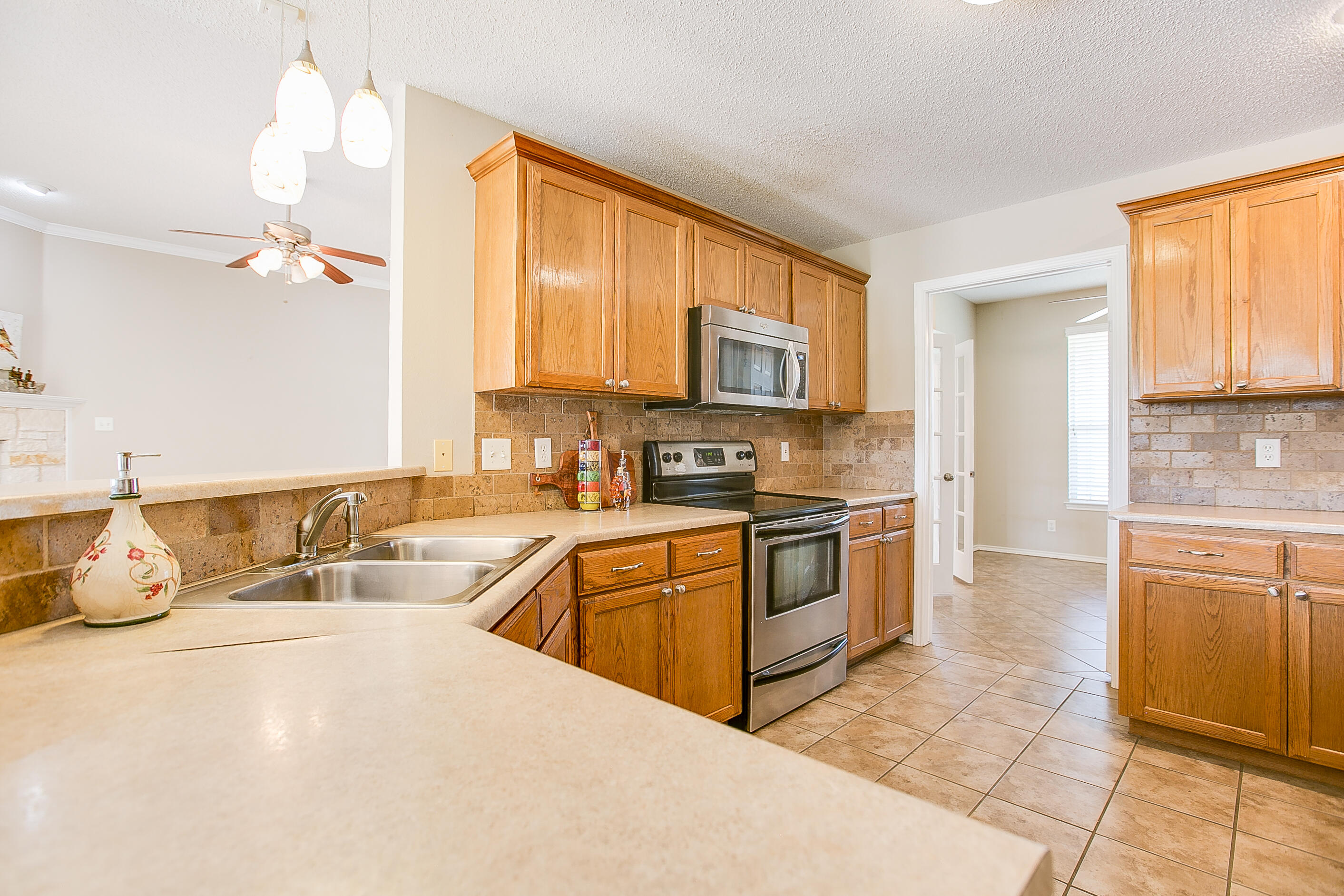 6025 Lyndhurst Drive Property Photo 5