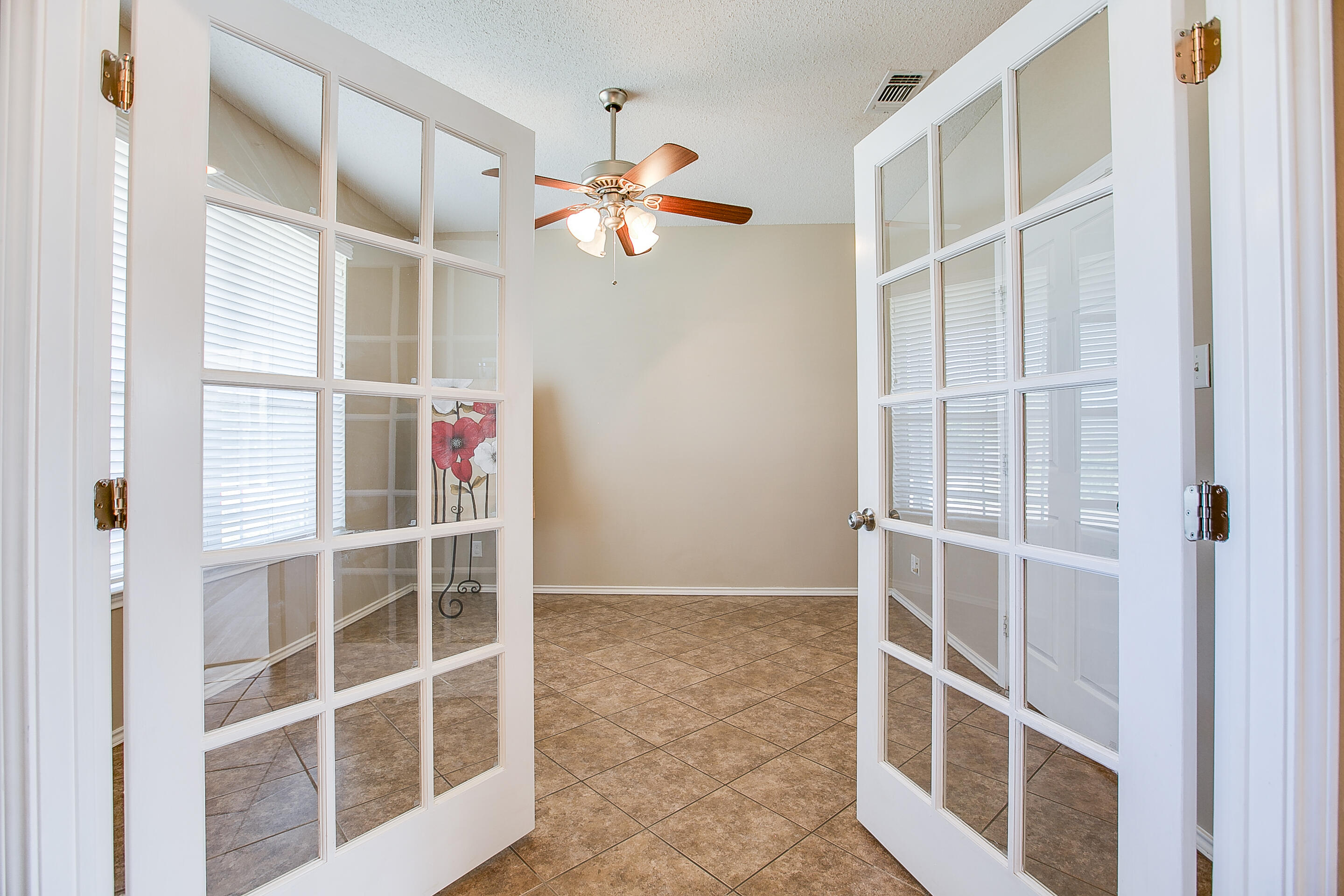6025 Lyndhurst Drive Property Photo 8
