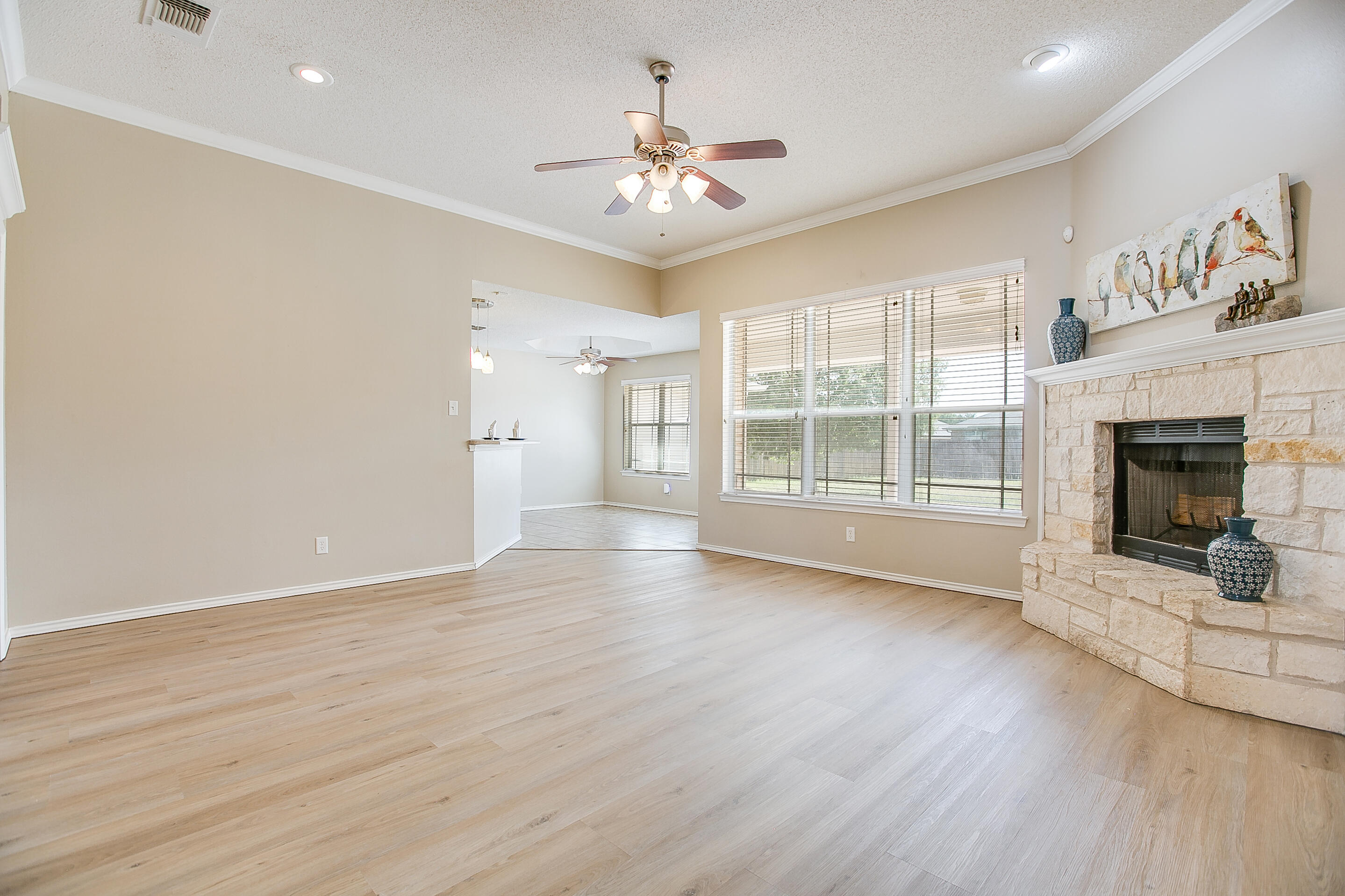 6025 Lyndhurst Drive Property Photo 9