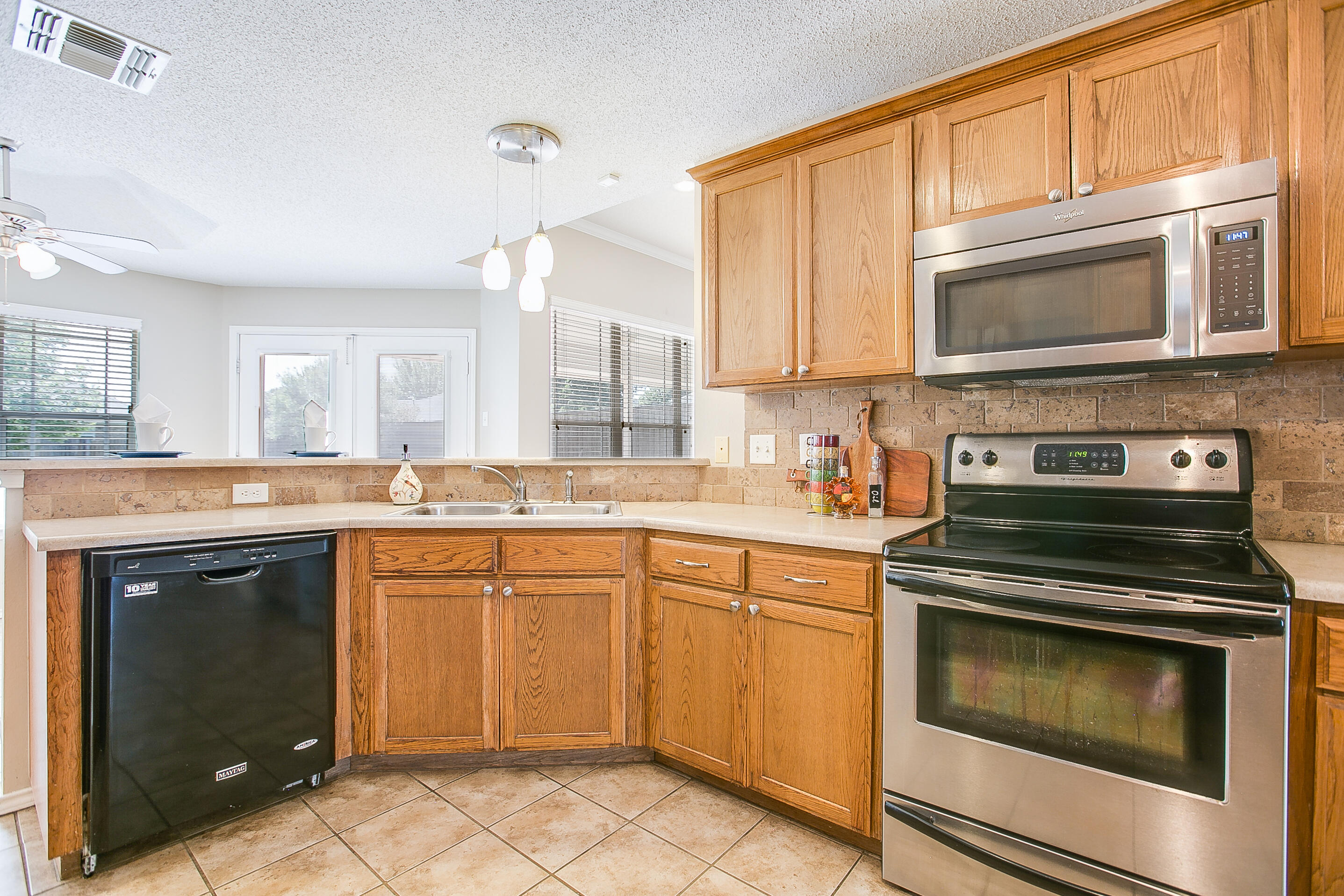 6025 Lyndhurst Drive Property Photo 13