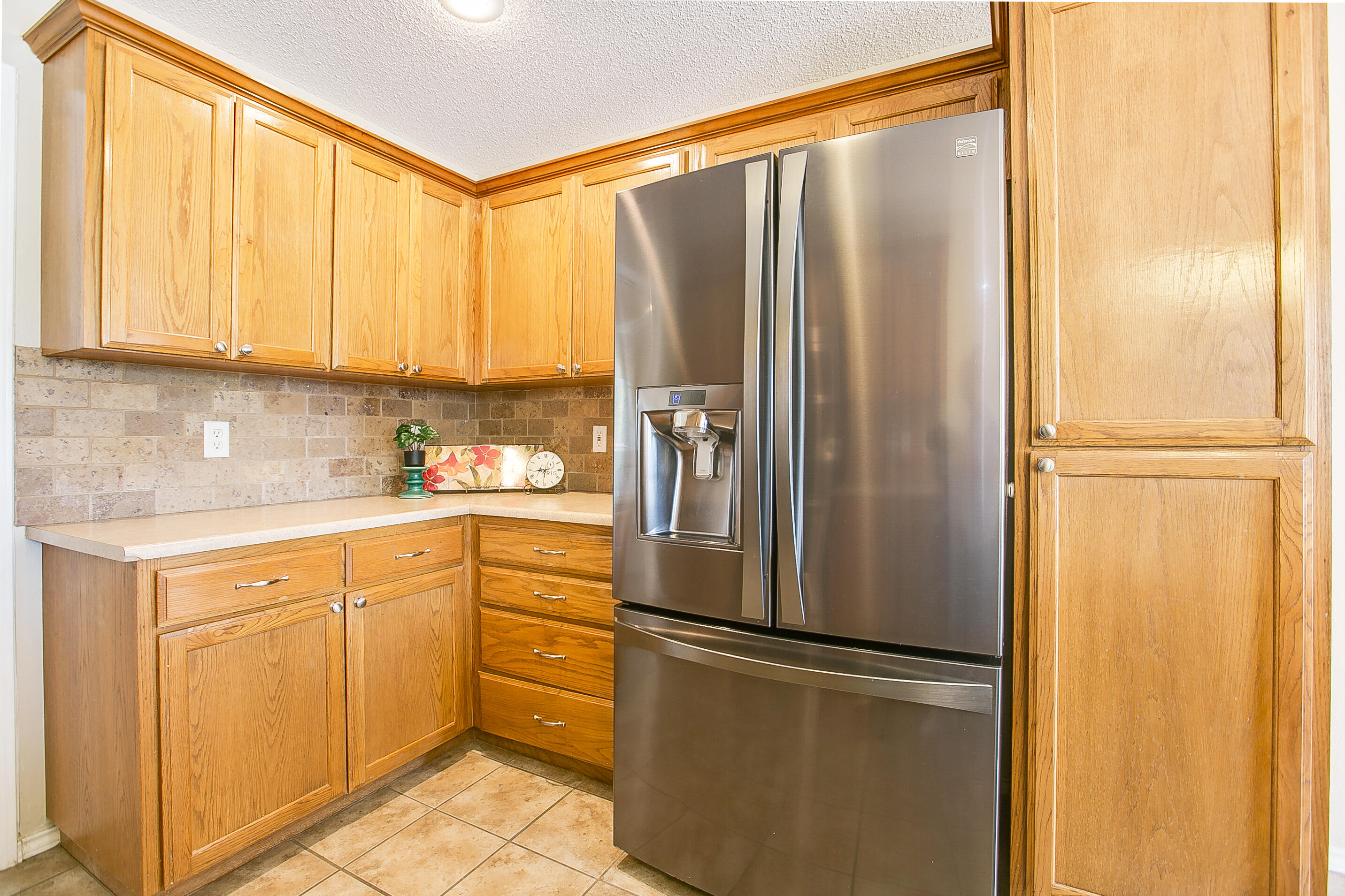 6025 Lyndhurst Drive Property Photo 14