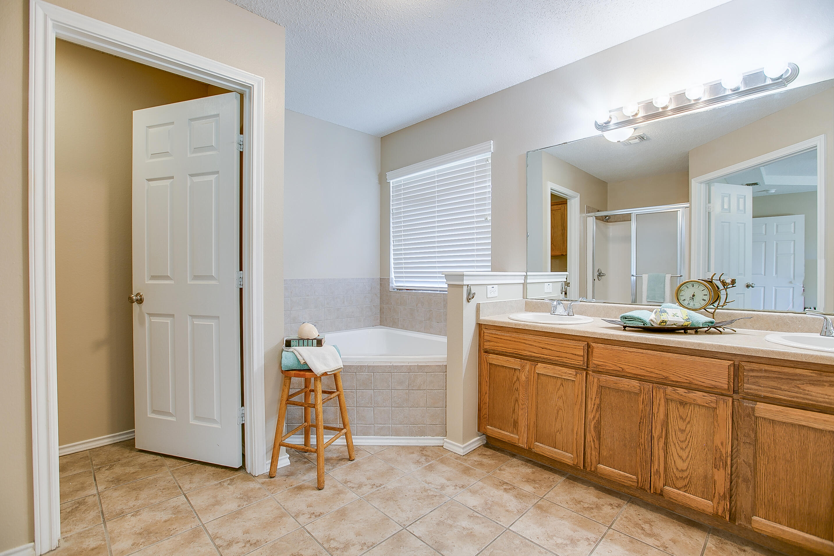 6025 Lyndhurst Drive Property Photo 20