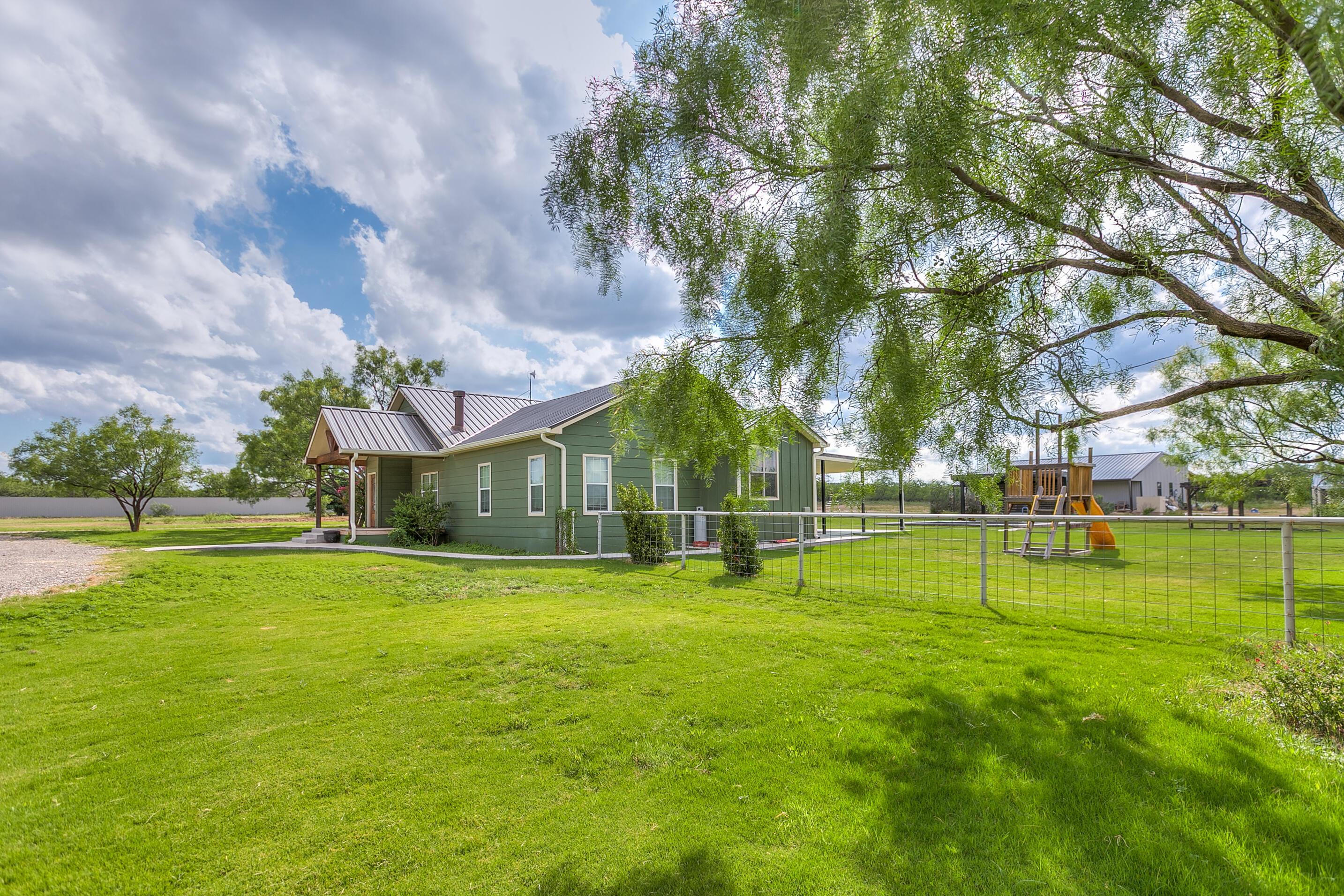 15555 Deer Valley Loop Property Photo 4